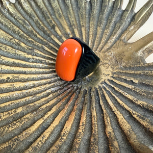 Large oblong resin ring 'LORRAINE'