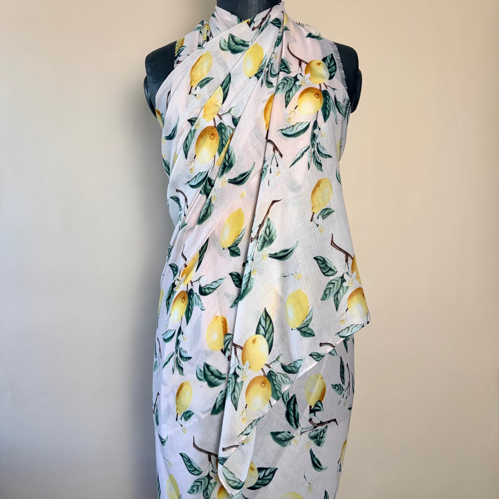 Lightweight scarf/sarong with lemon design 'PORTMEIRON'
