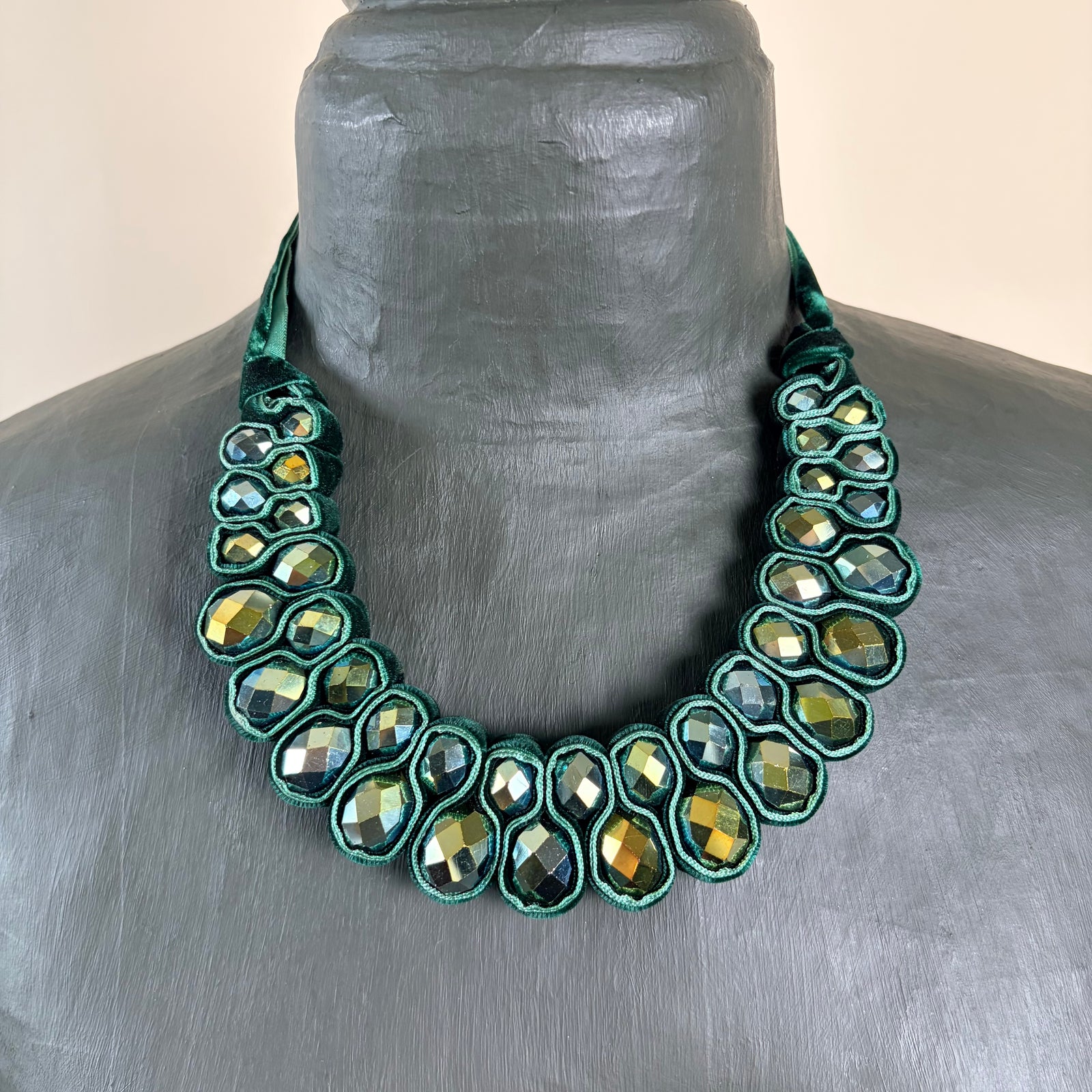 Ribbon and bead choker necklace 'ANN'