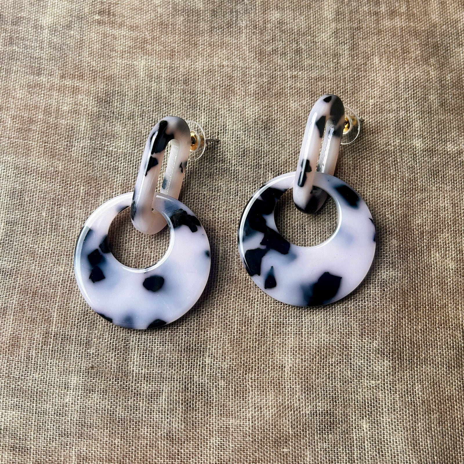 Resin circle drop earrings 'TESS'