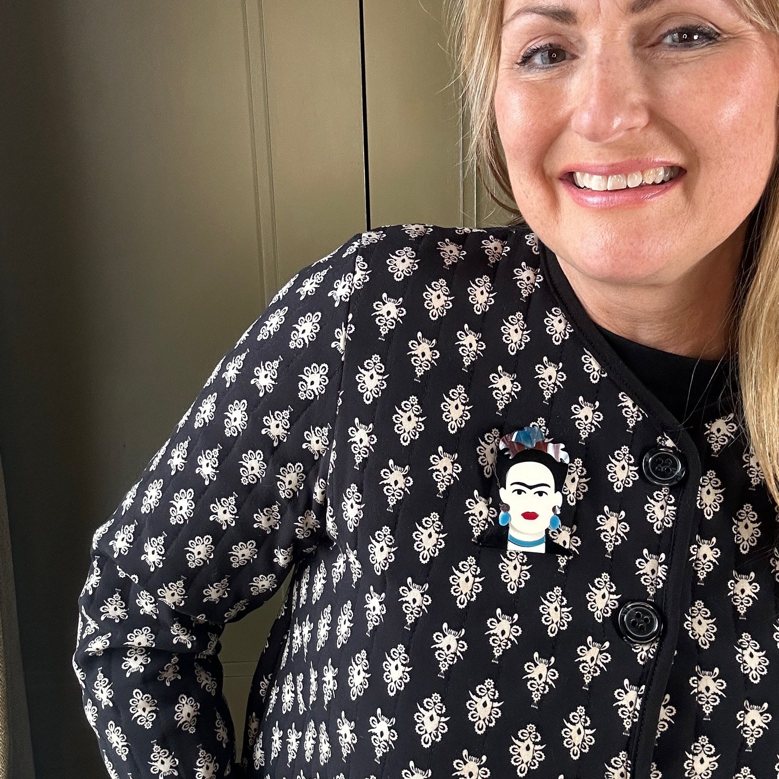 FRIDA resin character brooch