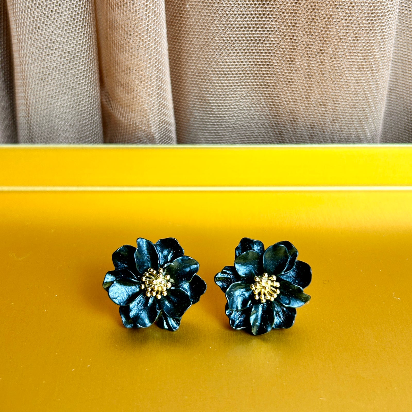 EDITH steel flower stud earrings