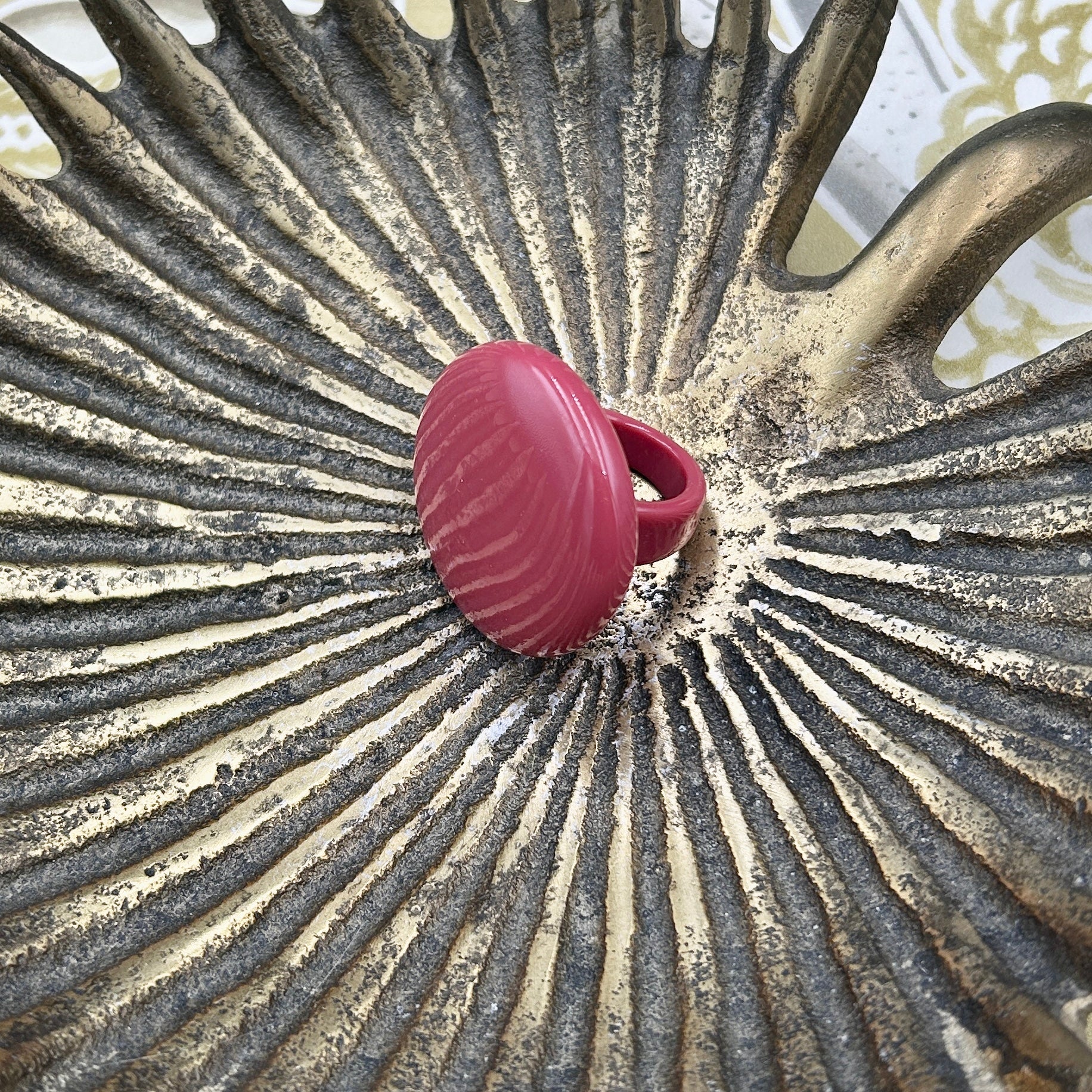 'Libby' large flat shaped resin cocktail ring