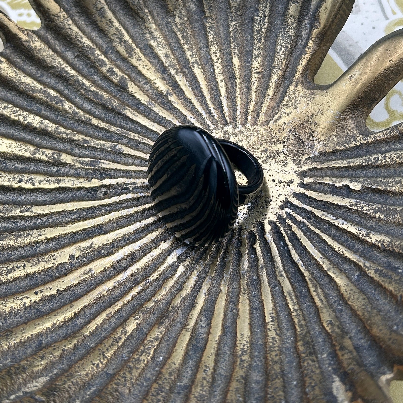 LIBBY large flat shape resin cocktail ring