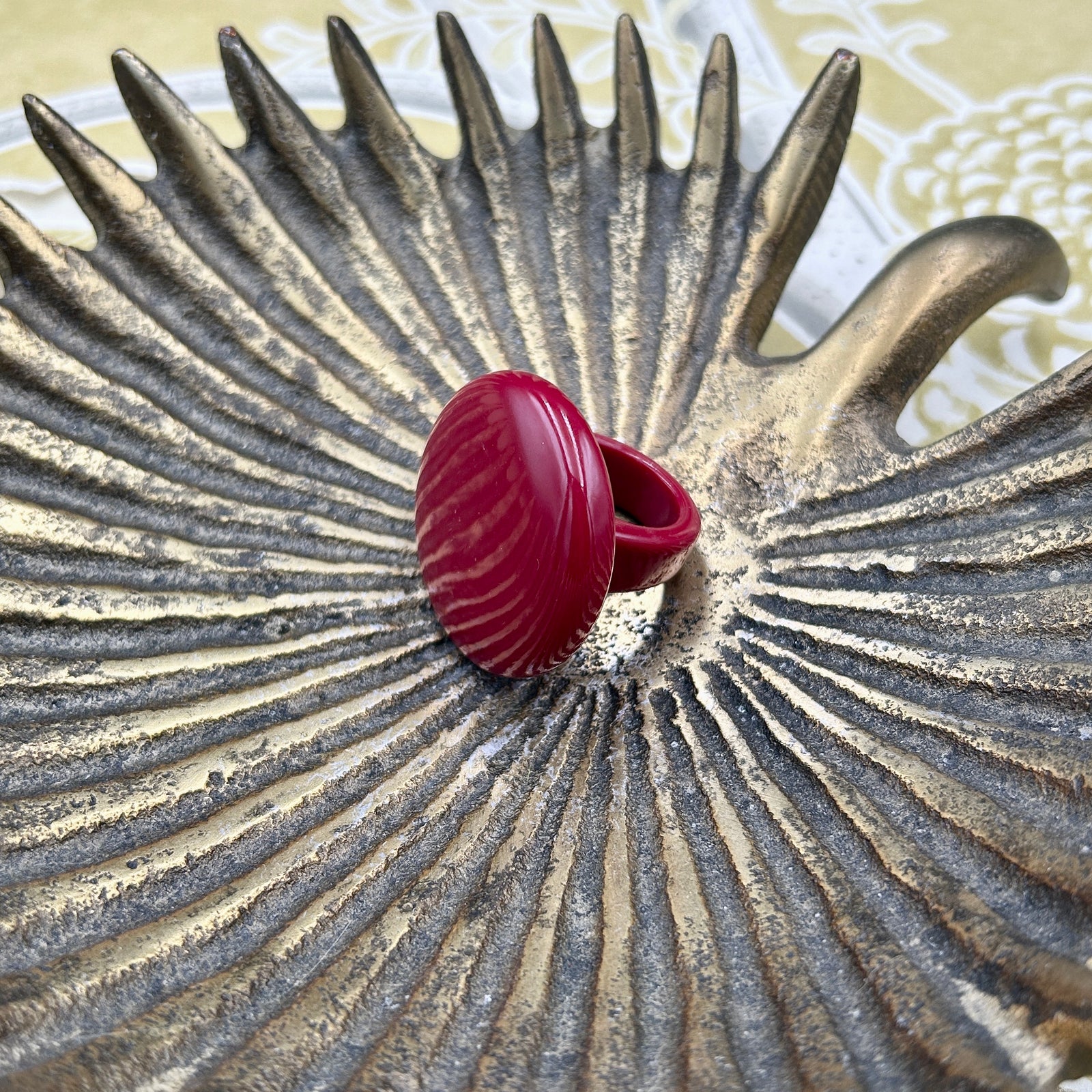 LIBBY large flat shaped resin cocktail ring