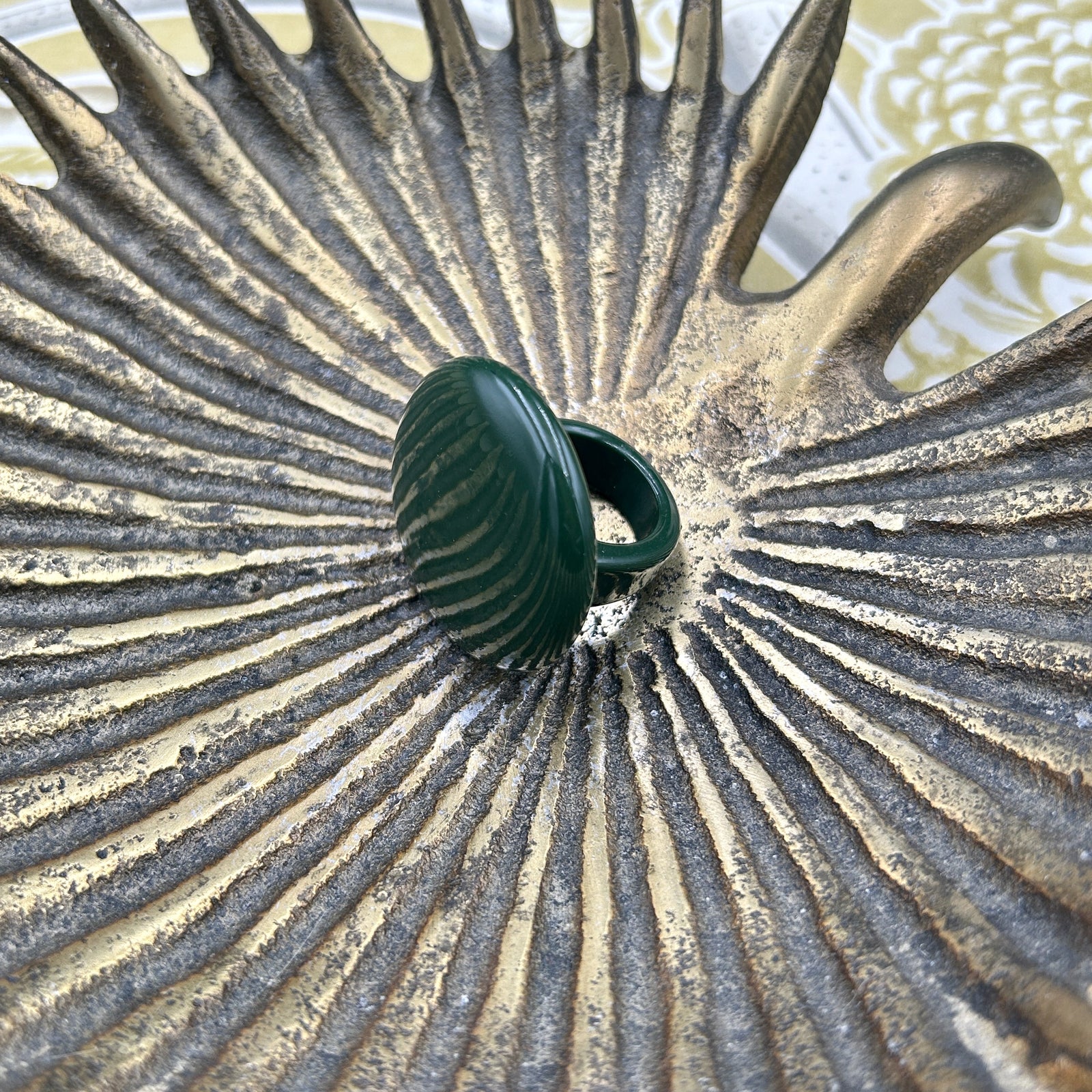 LIBBY large flat shaped resin cocktail ring