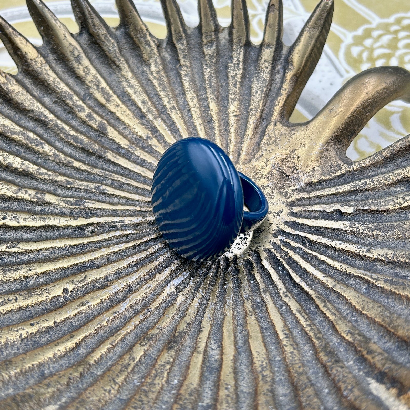 LIBBY large flat shaped resin cocktail ring