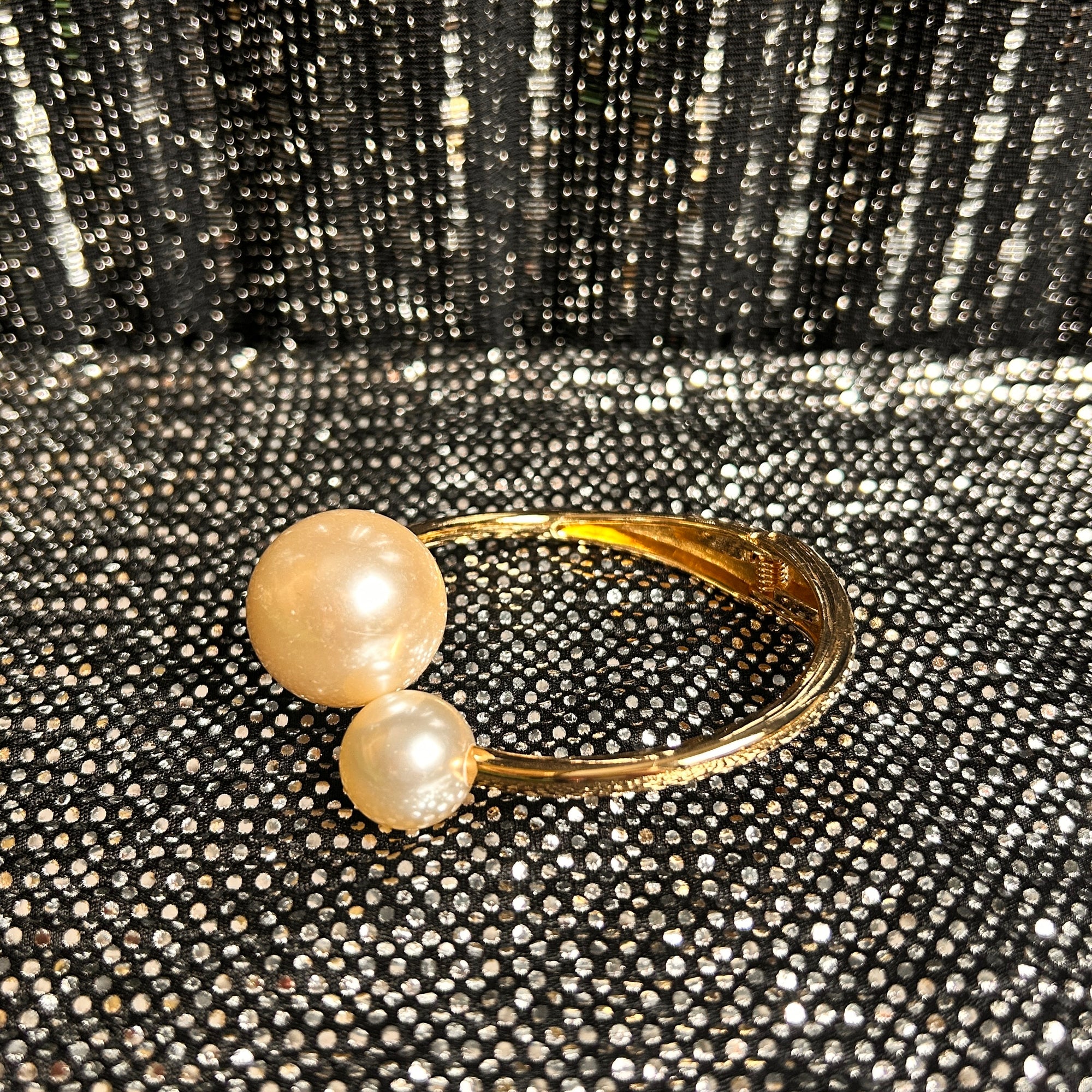 'Shirley' pearl and metal clasp bracelet