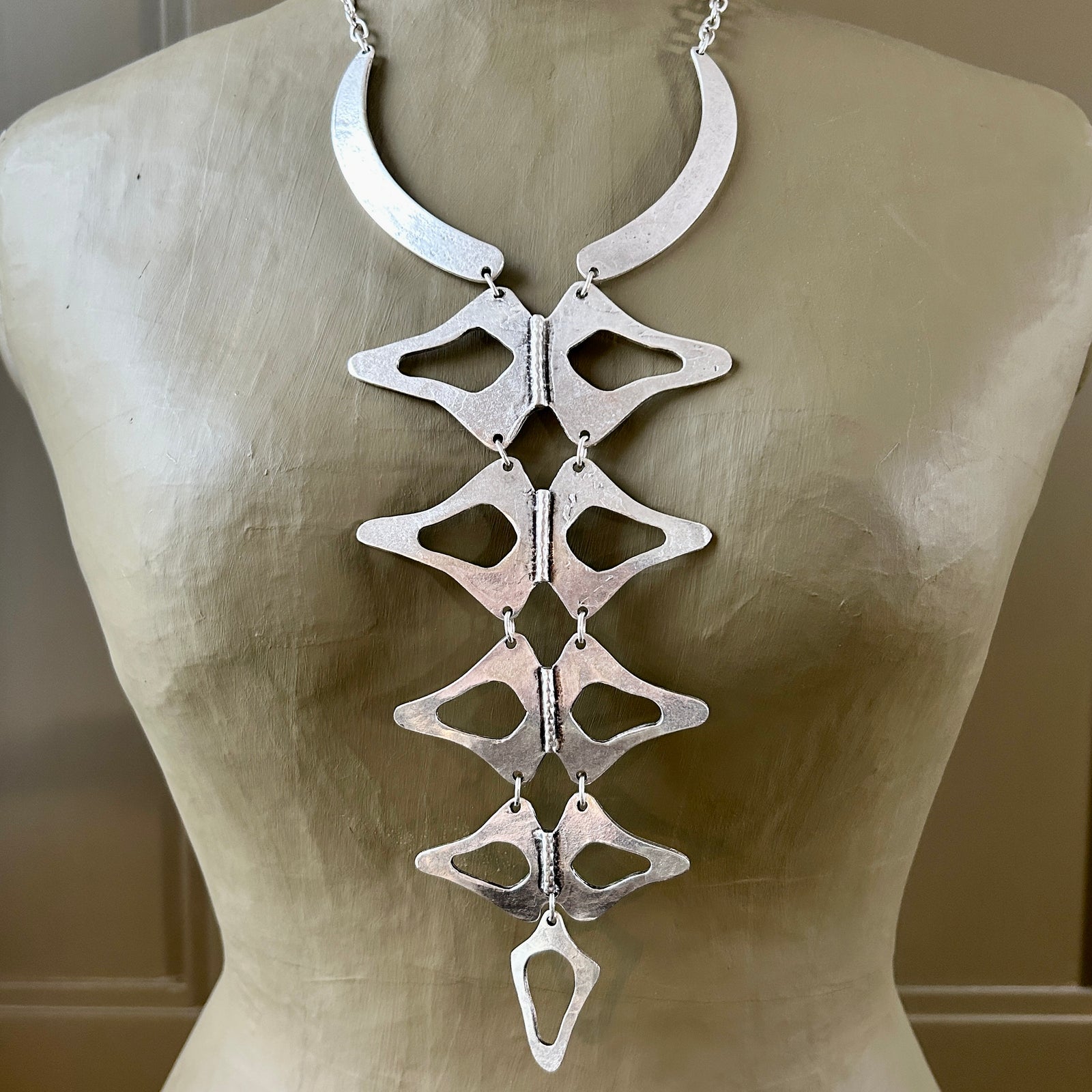 NICOLE handmade fishbone statement necklace