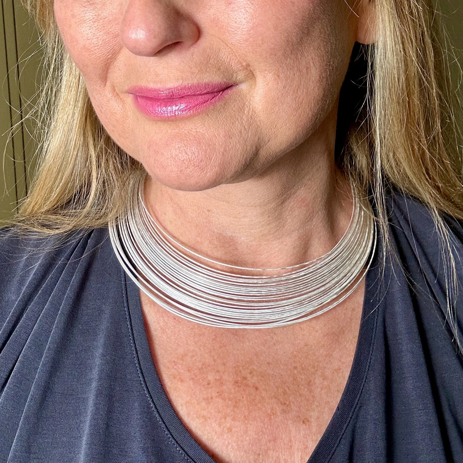 JACINTA metal wire choker necklace