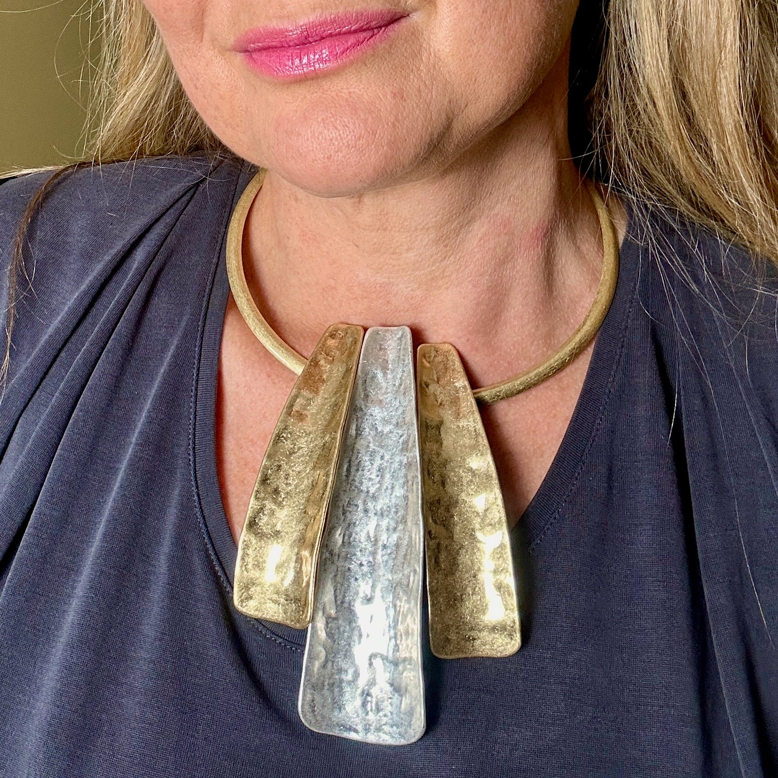 IDA metal statement choker pendant necklace