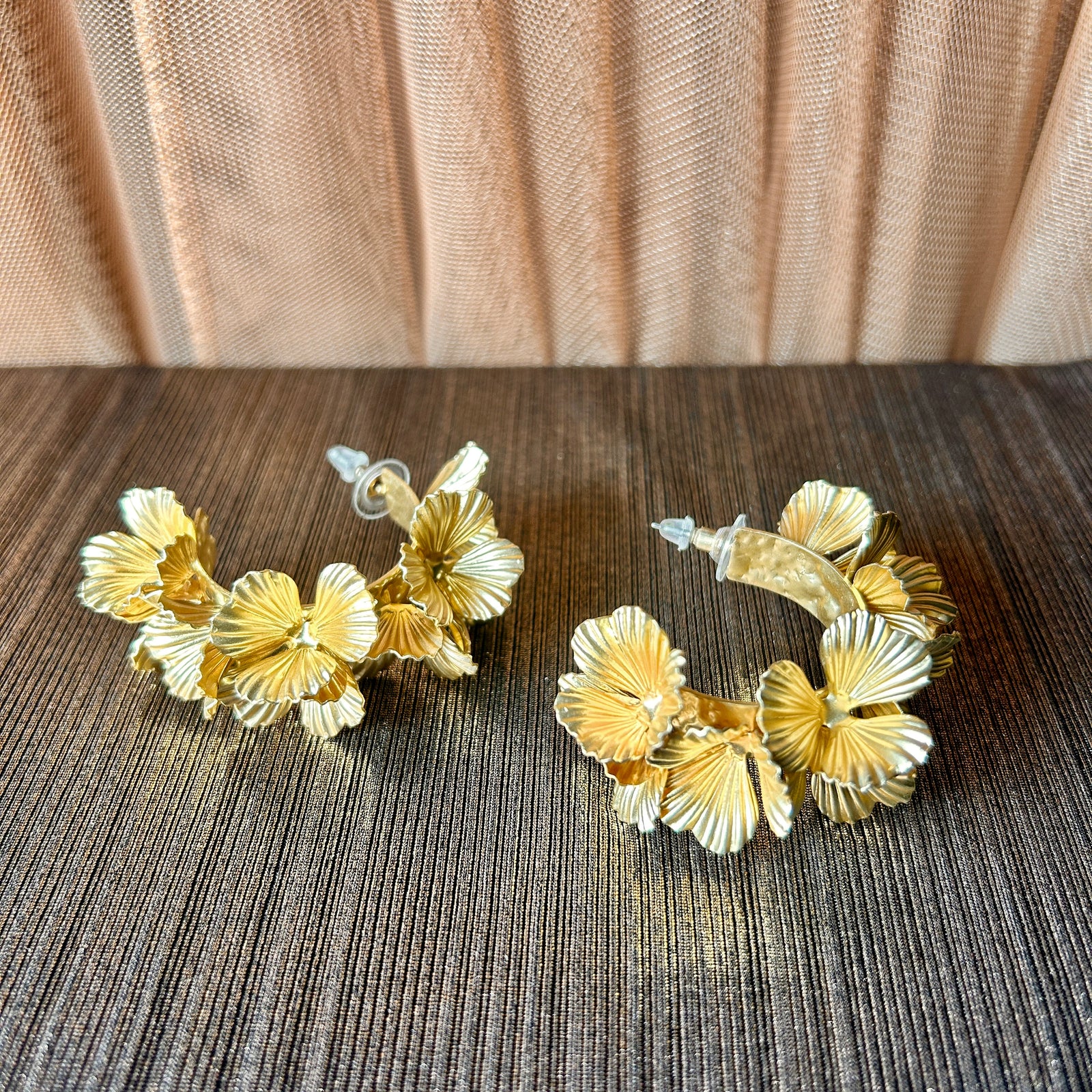 PHYLISS large metal leaf hoop earrings