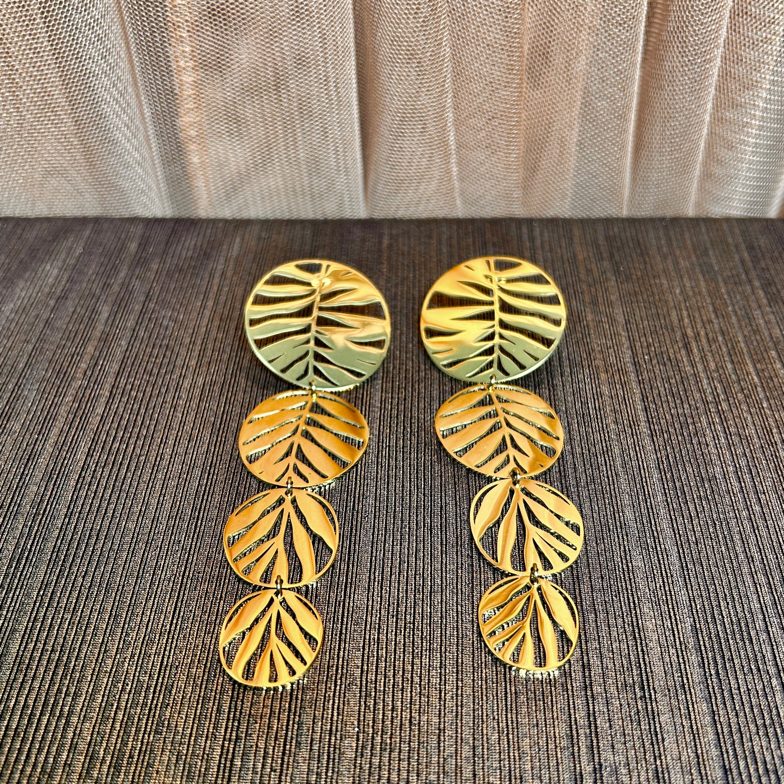 MURIEL openwork leaf design drop earring