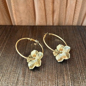 'Janis' large metal flower hoop earrings