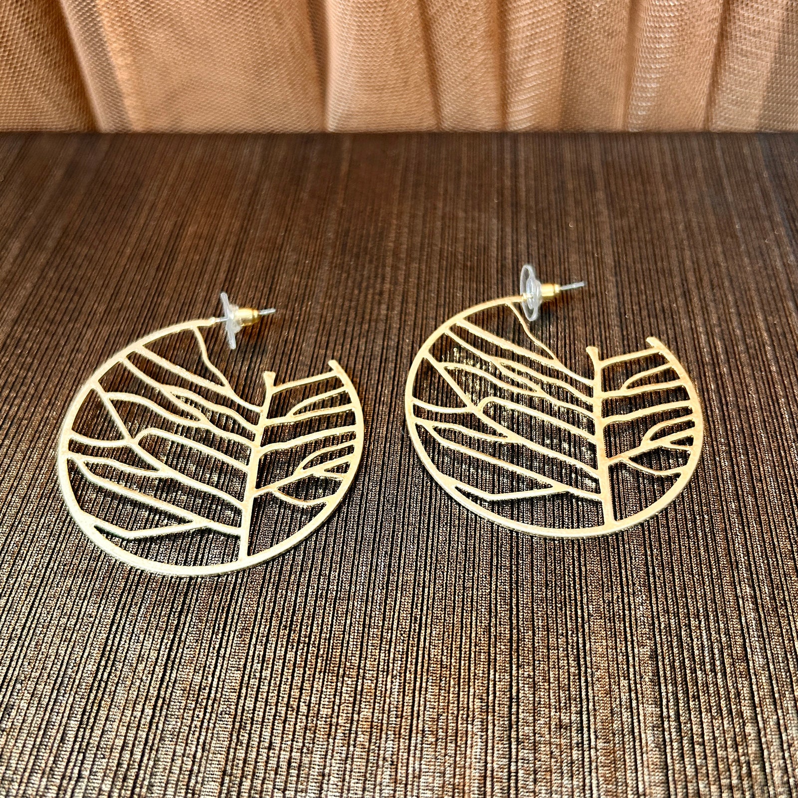 JENNA metal hoop earrings with tree of life detail