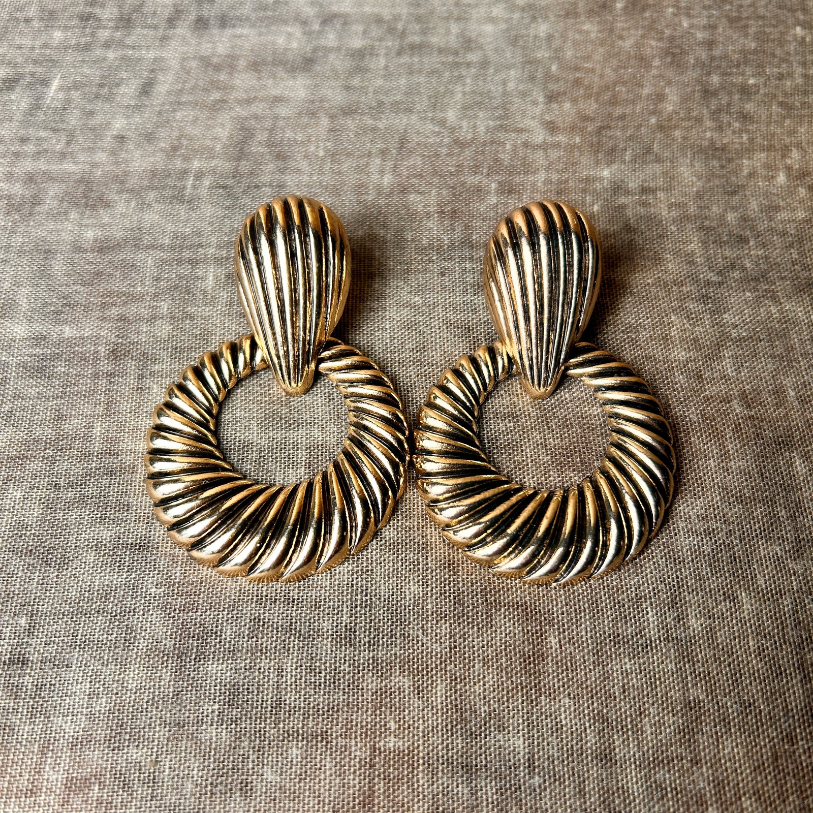 ELOISE textured metal pendant earrings