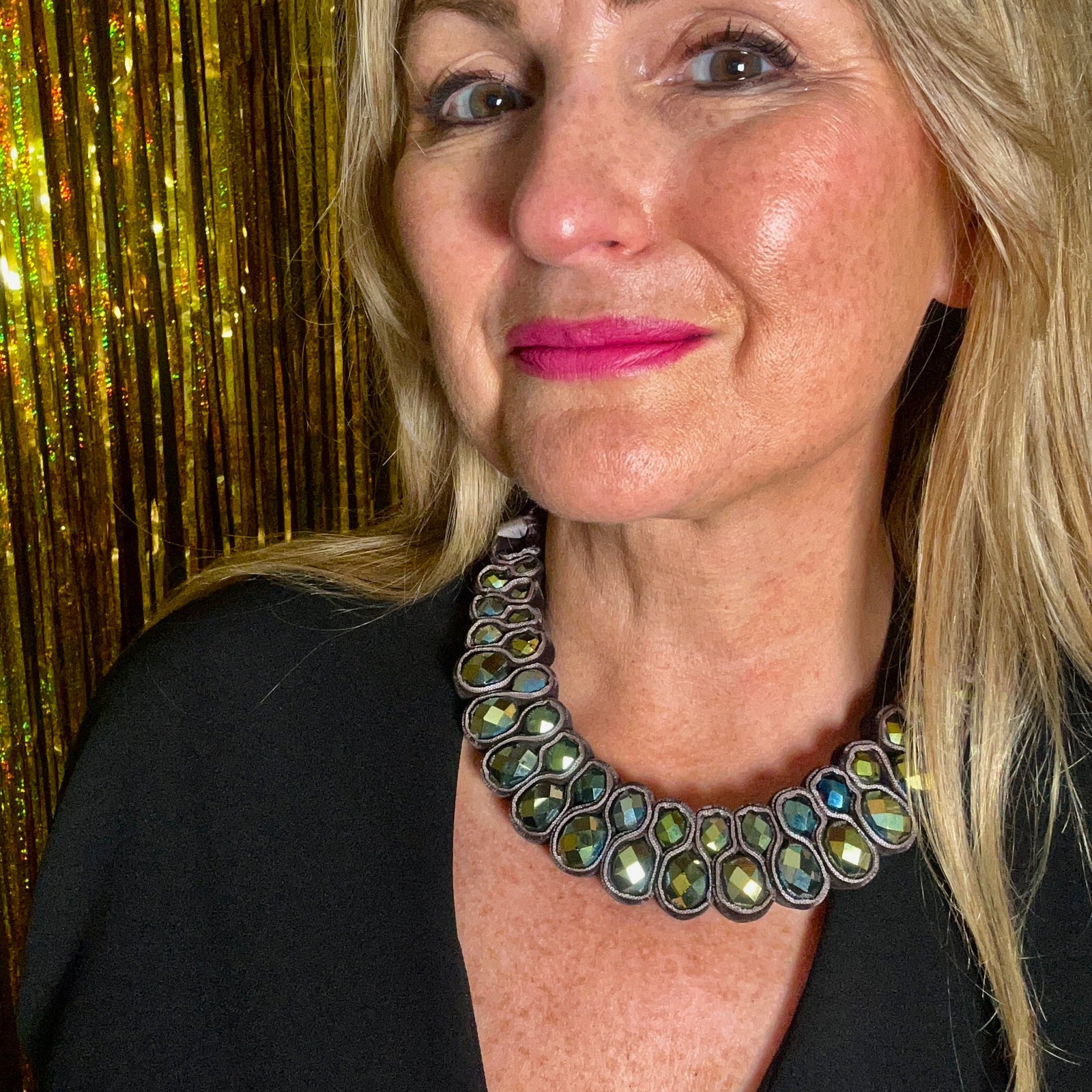 ANN velvet and iridescent beaded necklace with bow fastening