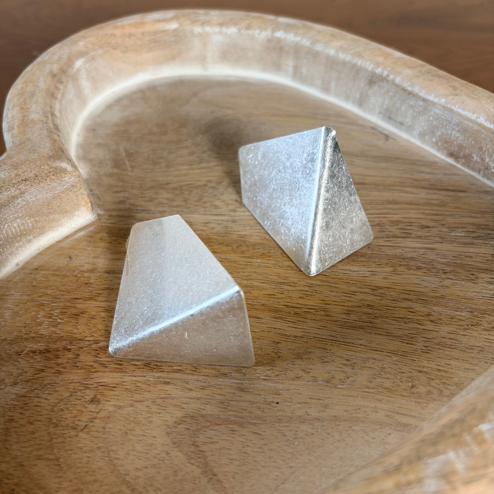 Geometric shaped metal stud earrings 'PHOEBE'