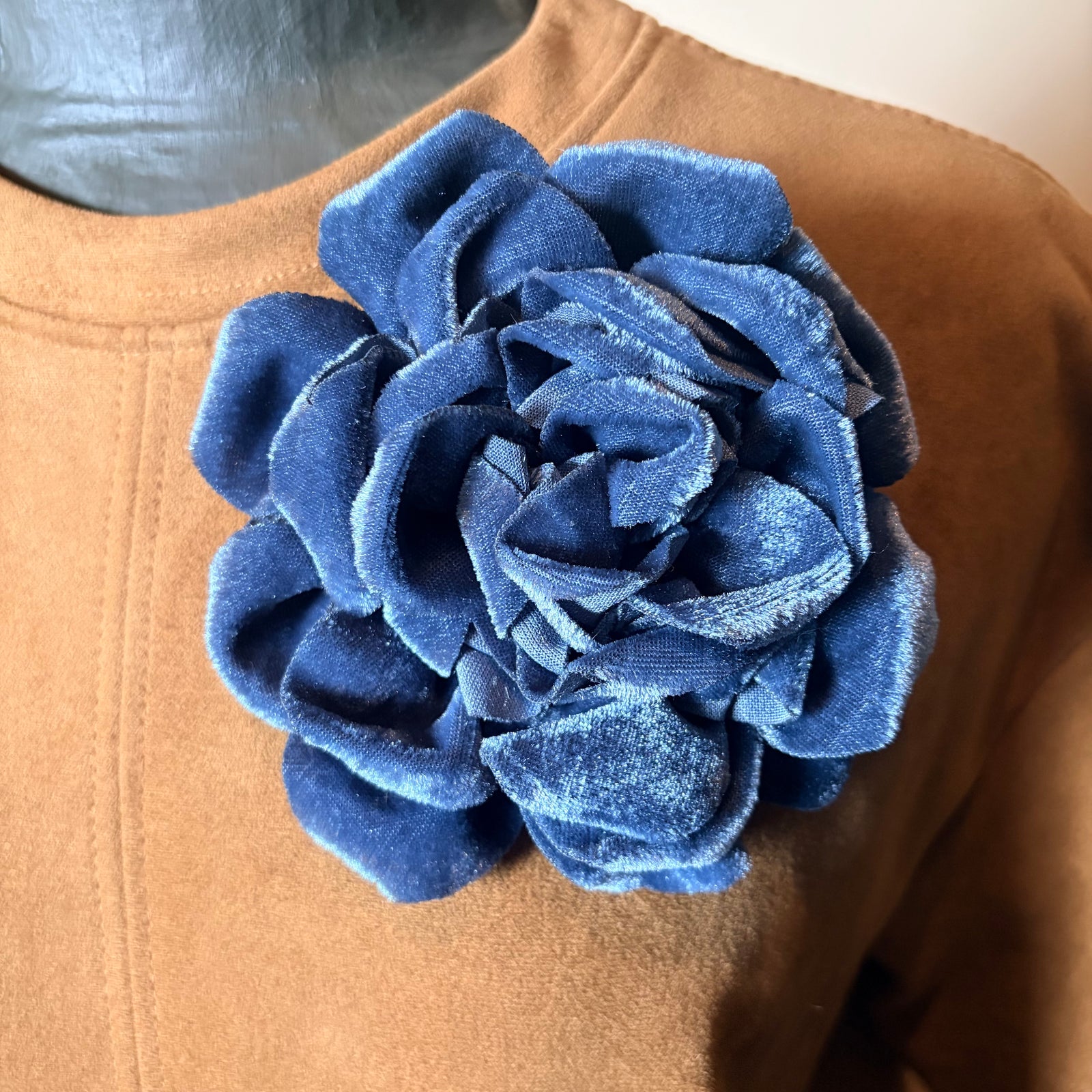 Large velvet flower brooch 'GUINEVERE'