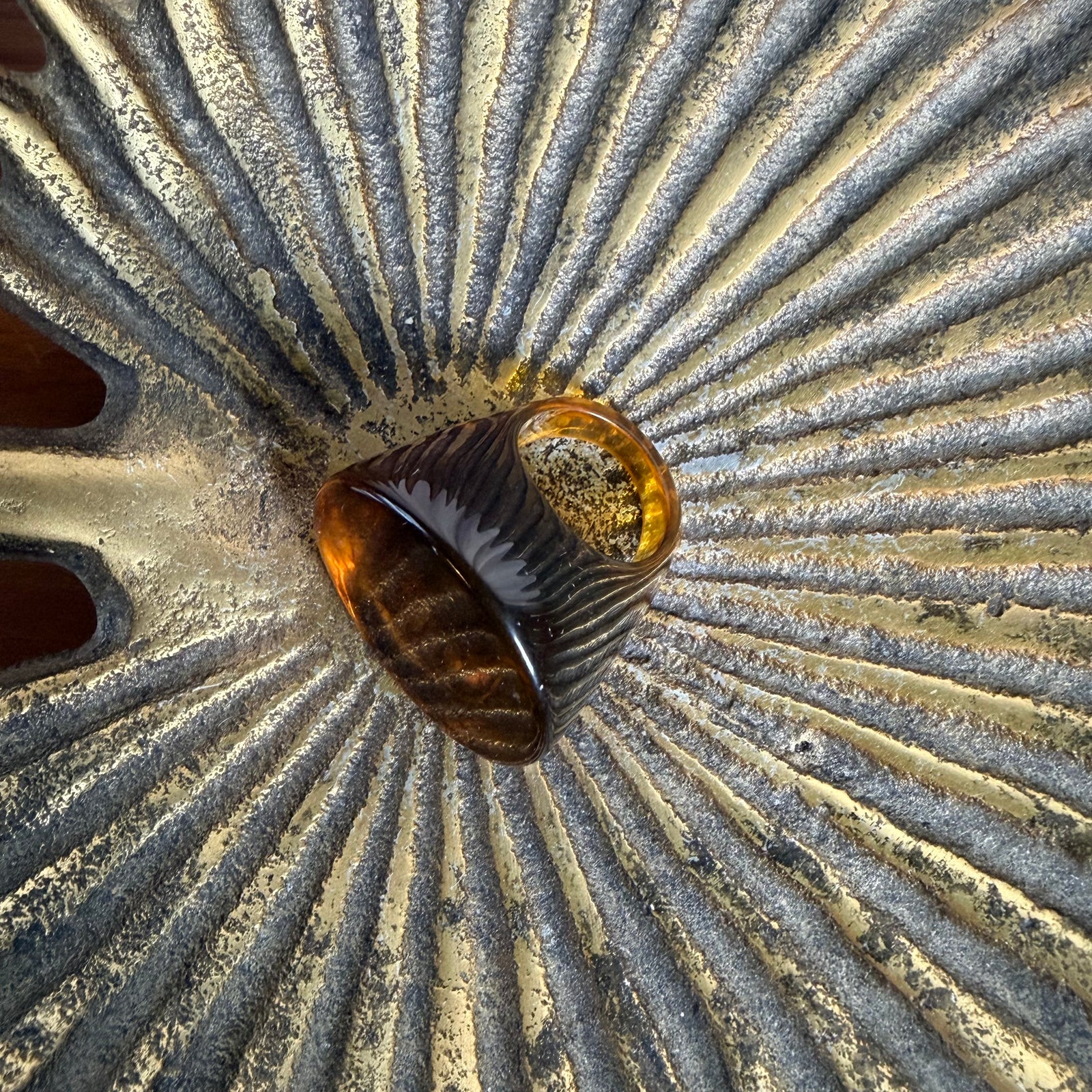 ALISON large round resin ring