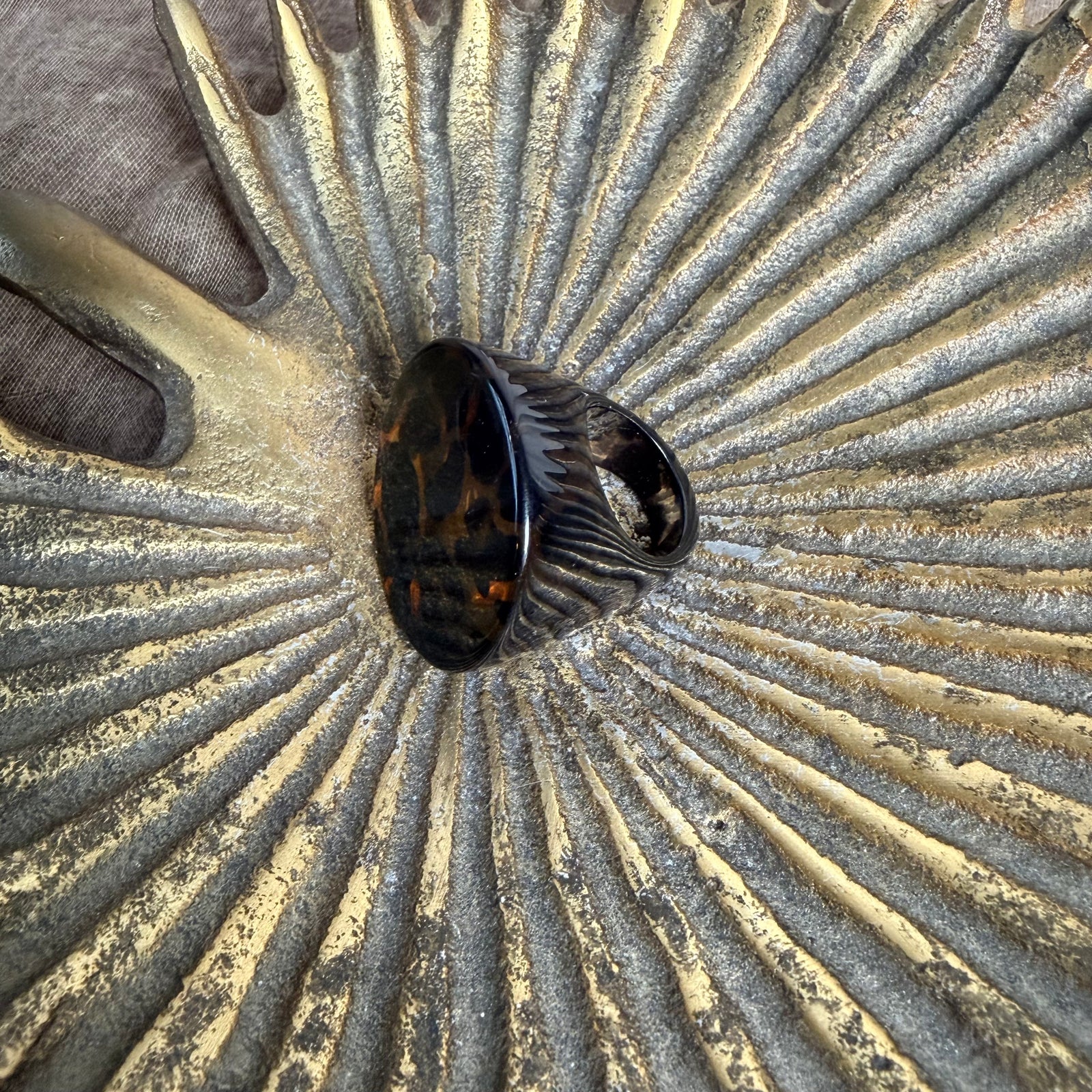 ALISON large round resin ring