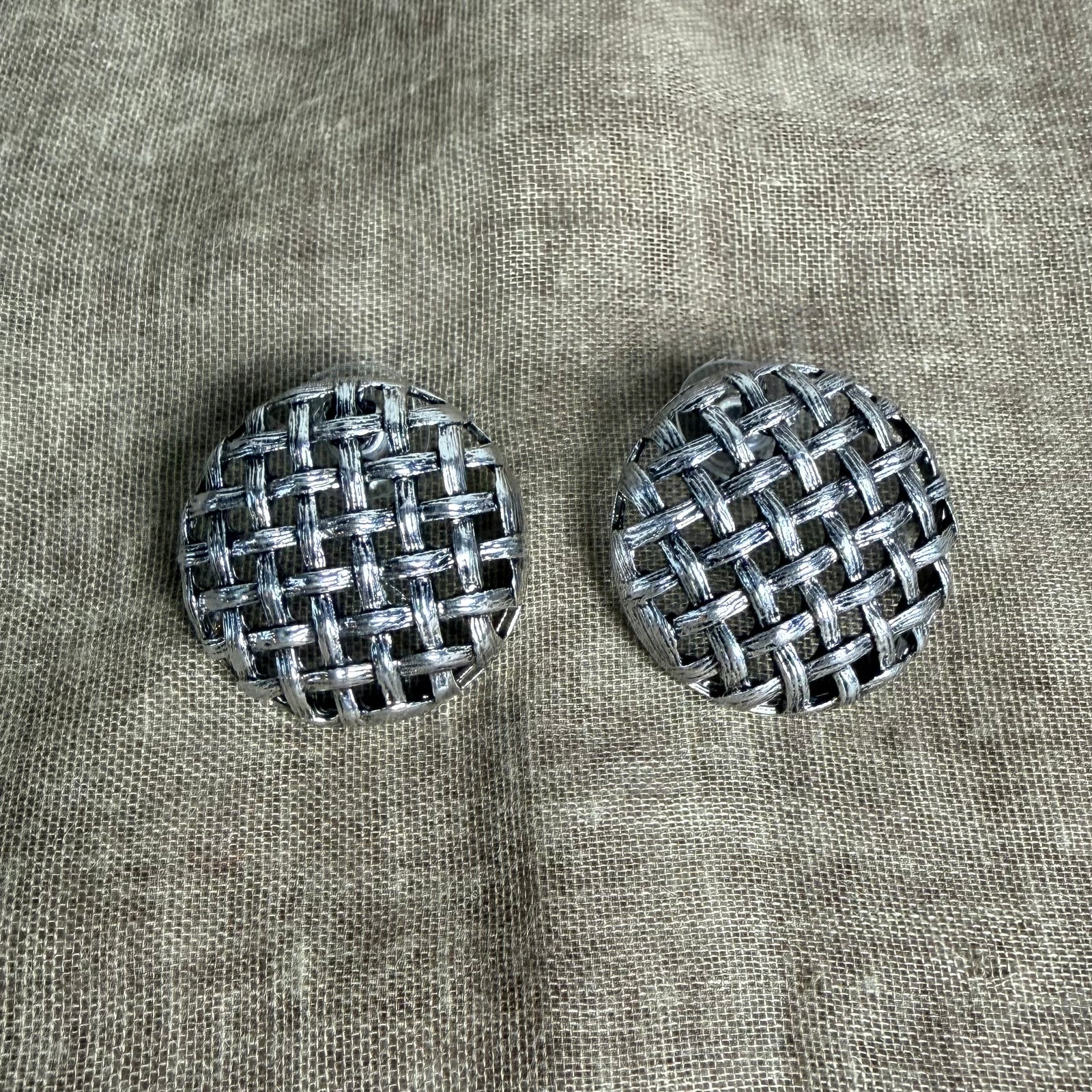 YOLAINE medium metal lattice style metal stud earrings