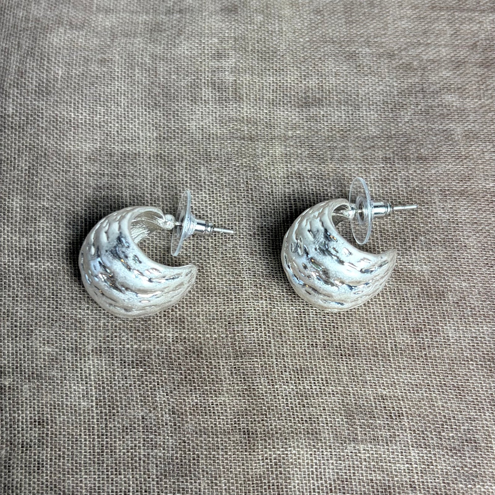 SAMANTHA small round textured metal hoop earrings