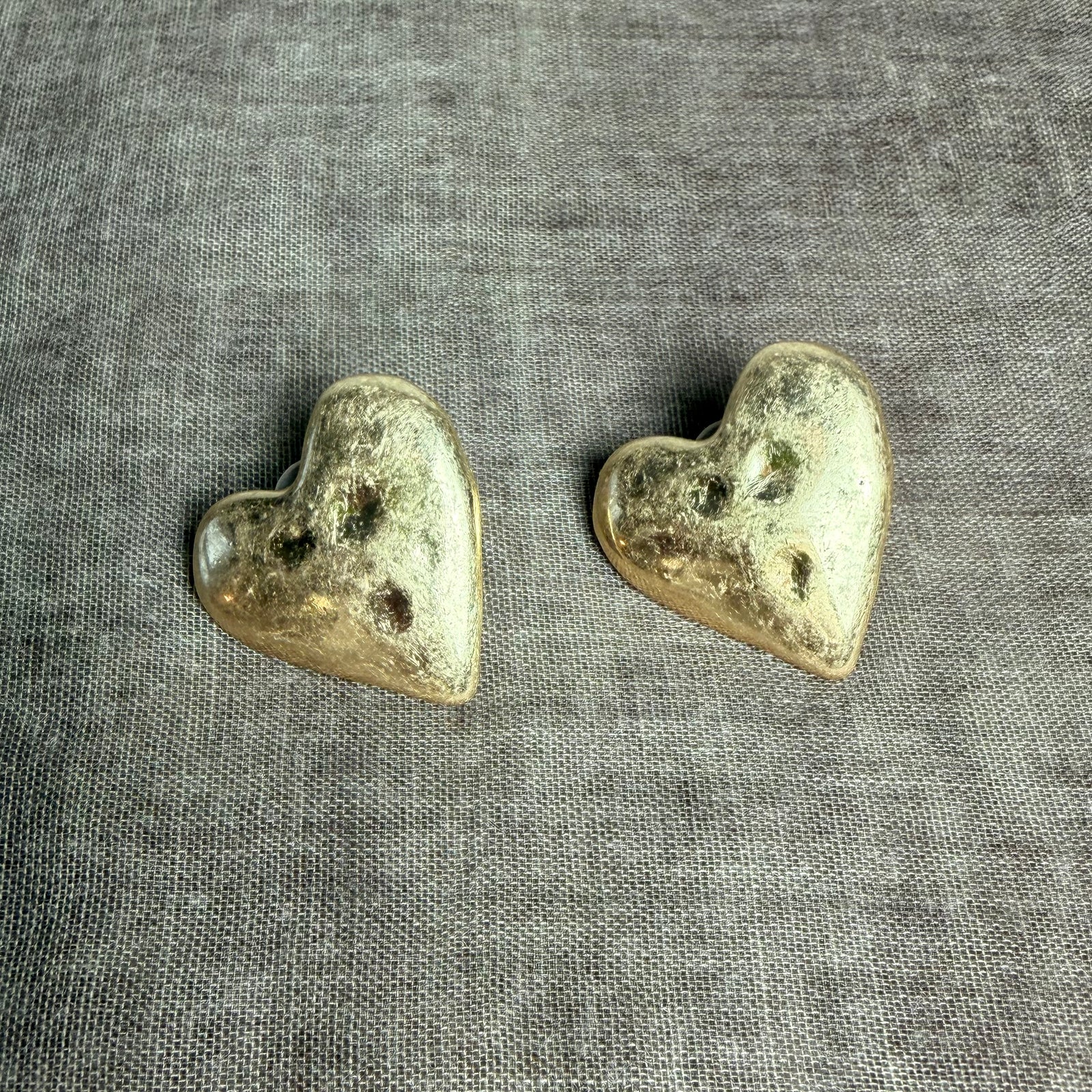 GRACE medium metal heart stud earrings