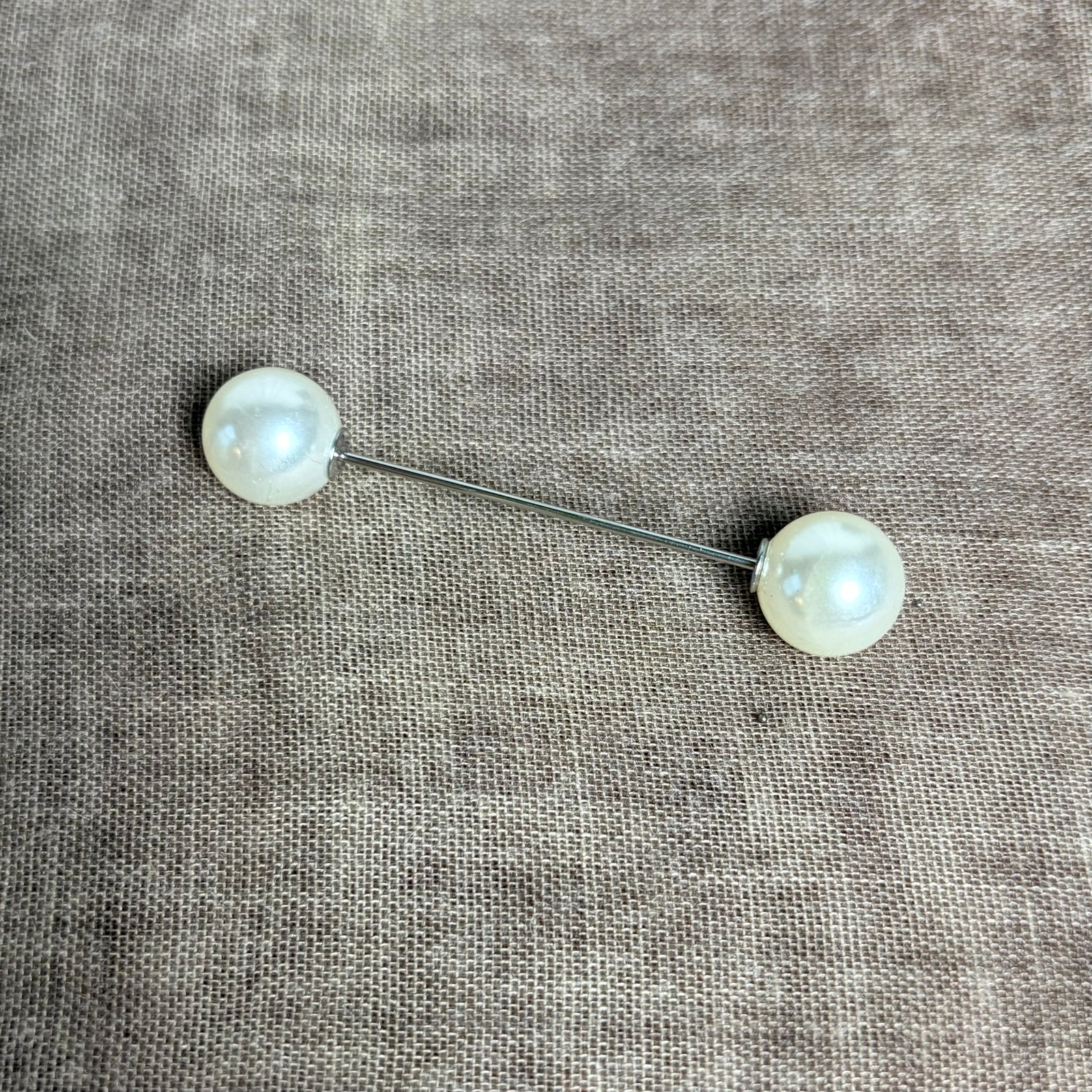 ARTEMIS pearl pin brooch