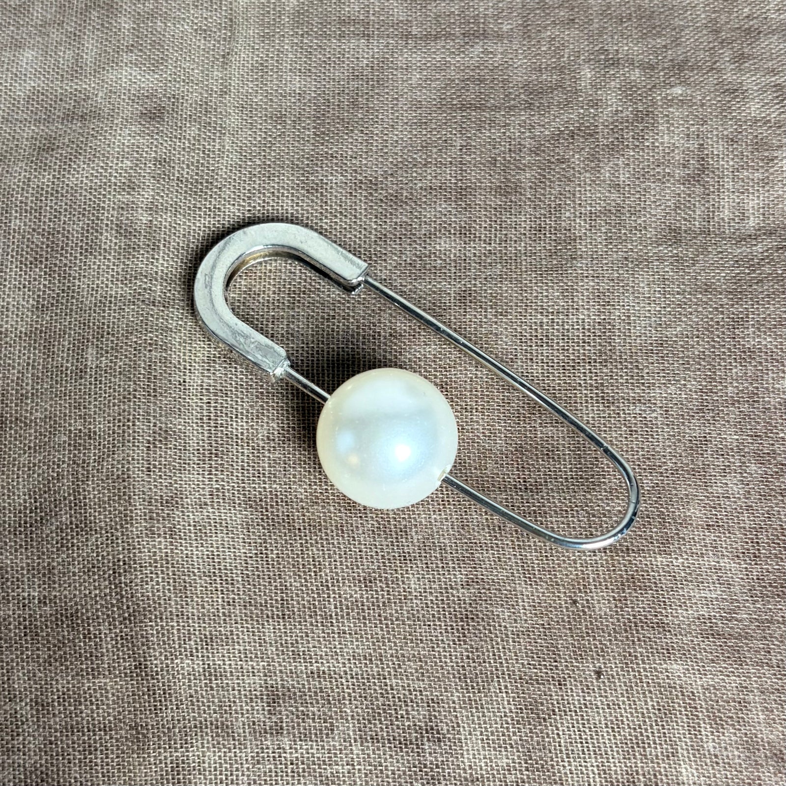 ARIELLA kilt pin brooch with imitation pearl