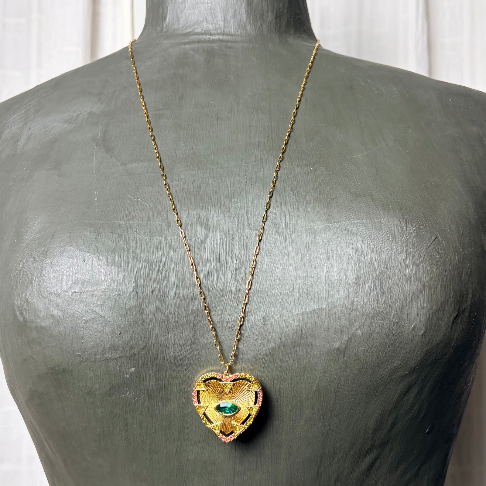 BELLA long chain necklace with heart pendant