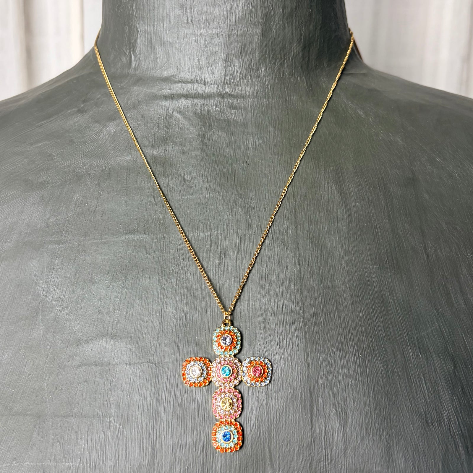 ANA chain necklace with crystal cross pendant