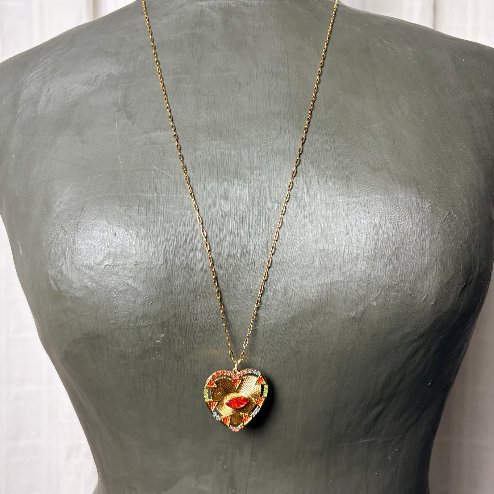 BELLA long chain necklace with heart pendant