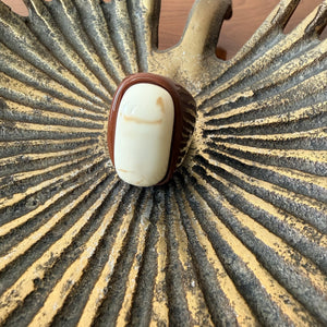 Large oblong resin ring 'LORRAINE'