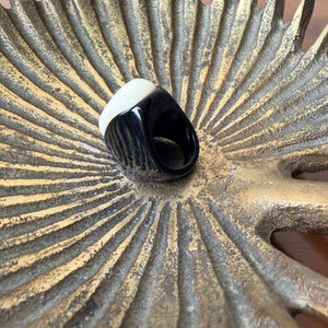 Large oblong resin ring 'LORRAINE'