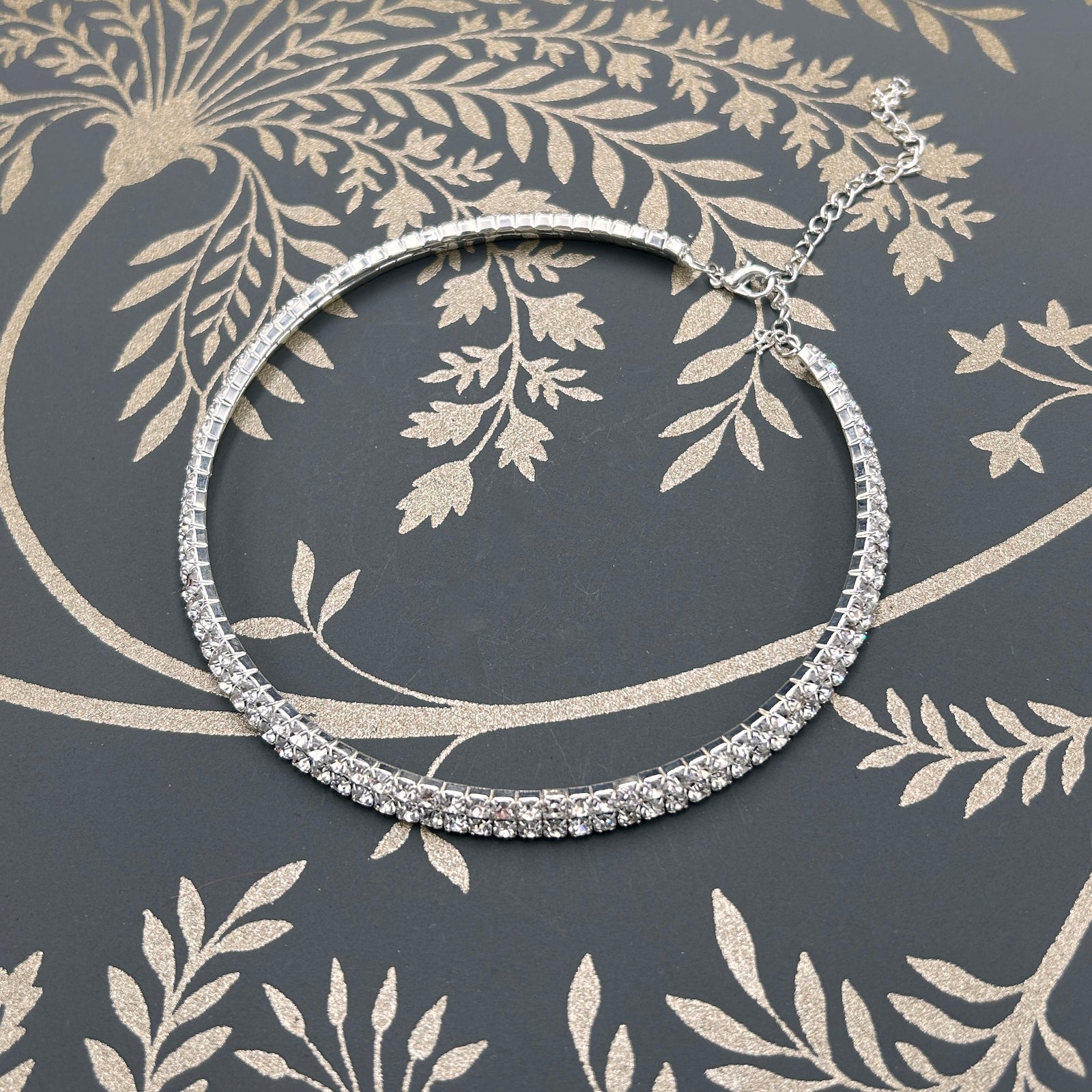 VIOLA white crystal choker necklace