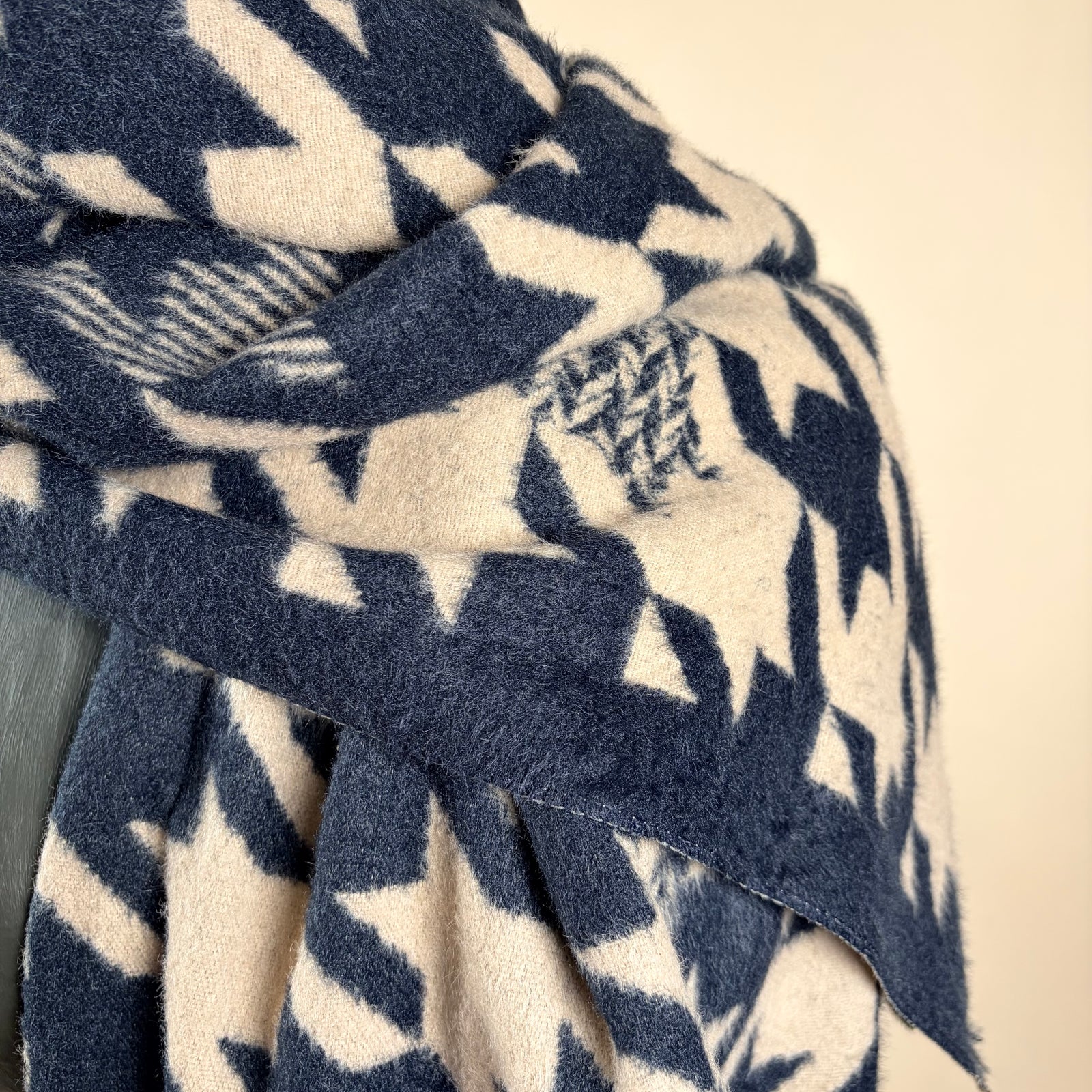 Diagonal houndstooth print reversible wool blend scarf 'RYE'