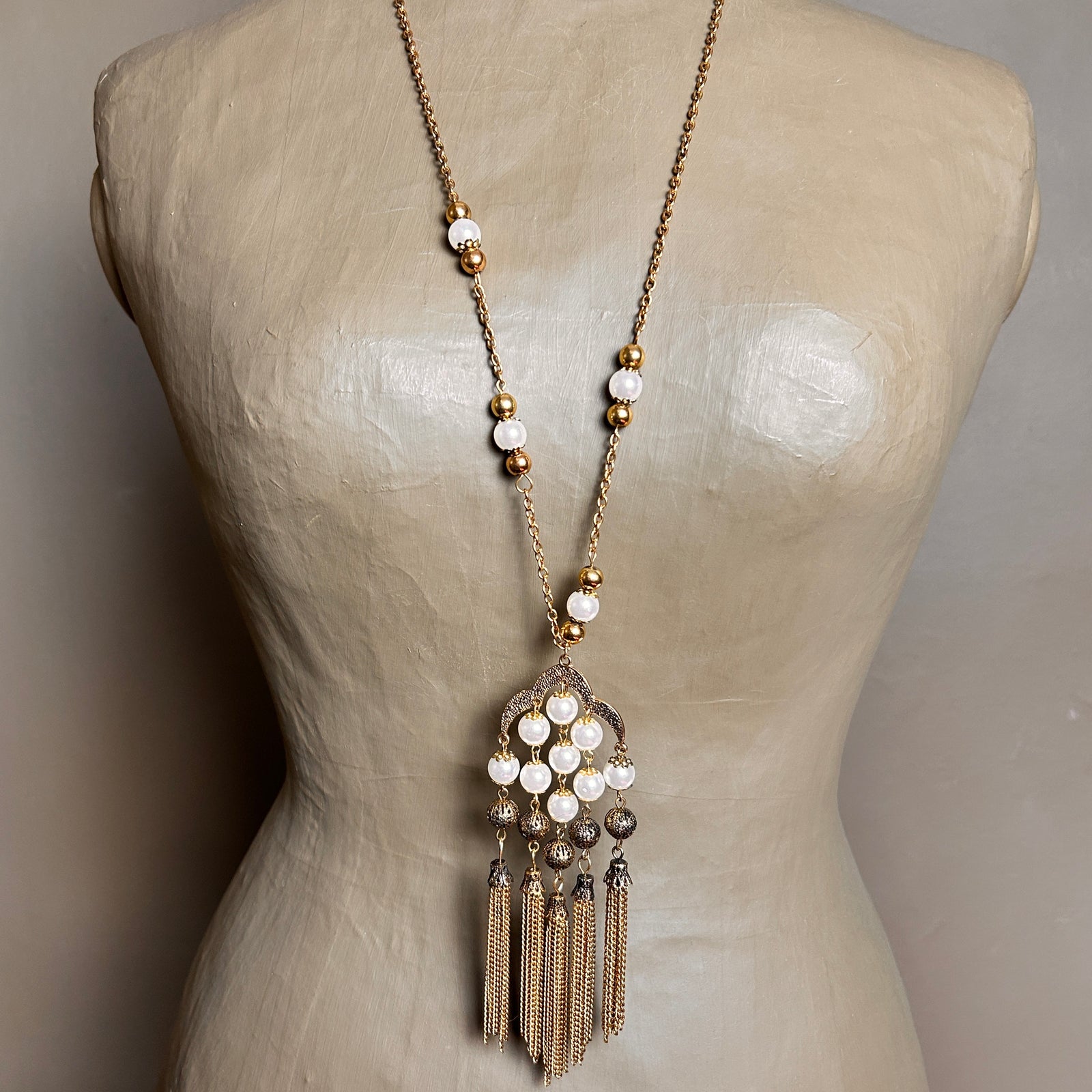 SHINA long goldmetal and pearl pendant chain necklace