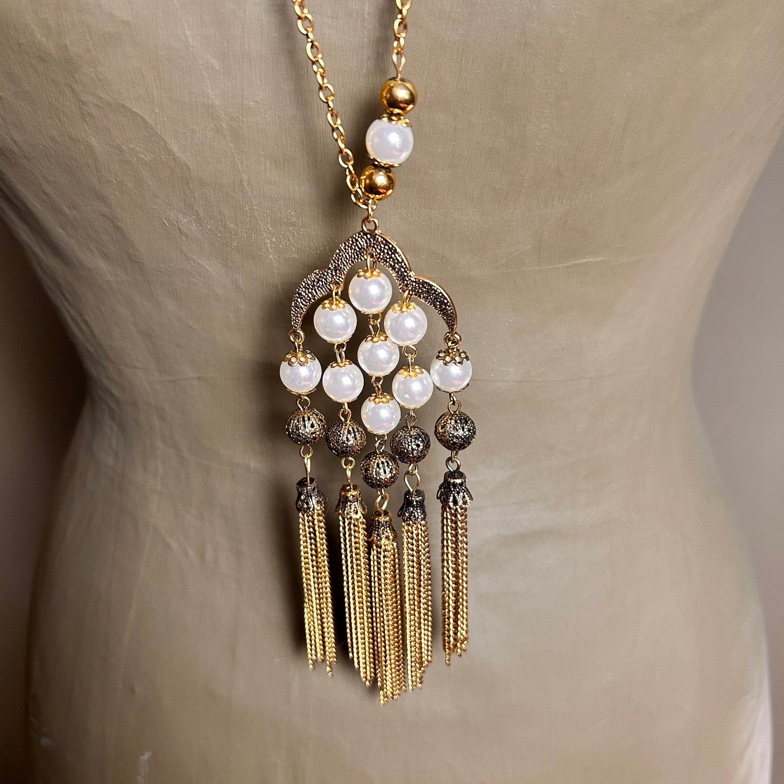 SHINA long goldmetal and pearl pendant chain necklace