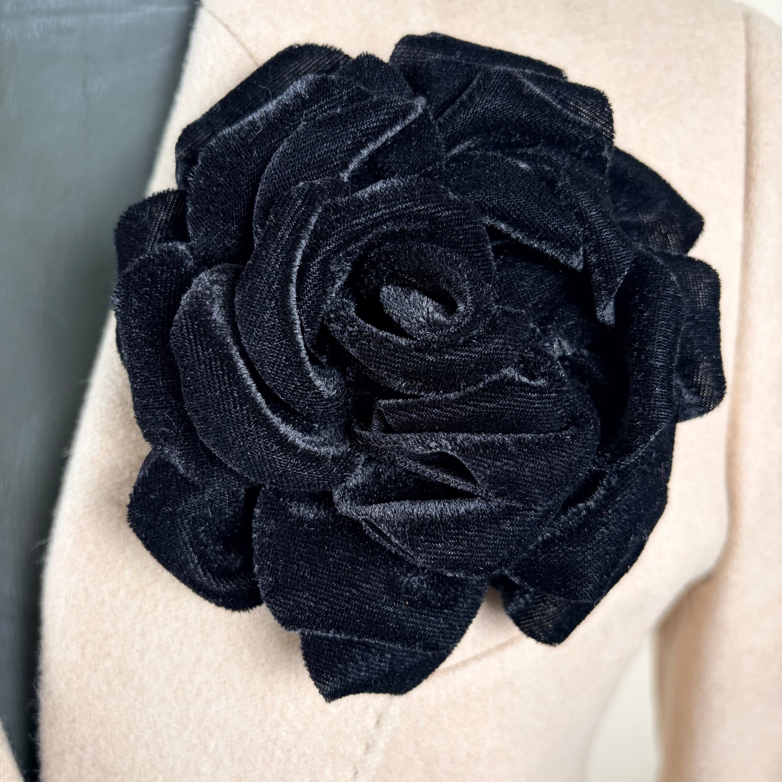 Large velvet flower brooch 'GUINEVERE'