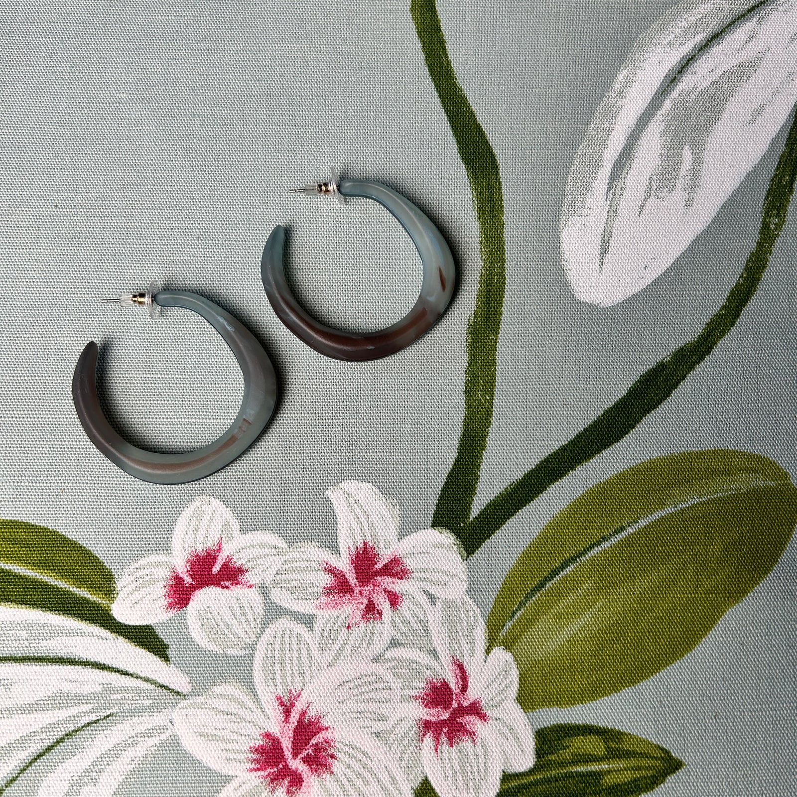 LOUISE resin irregular hoop earring