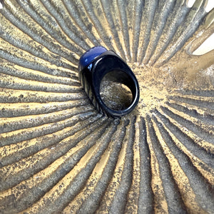 Large oblong resin ring 'LORRAINE'