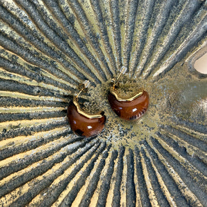 Resin and steel teardrop stud earrings 'NISA'