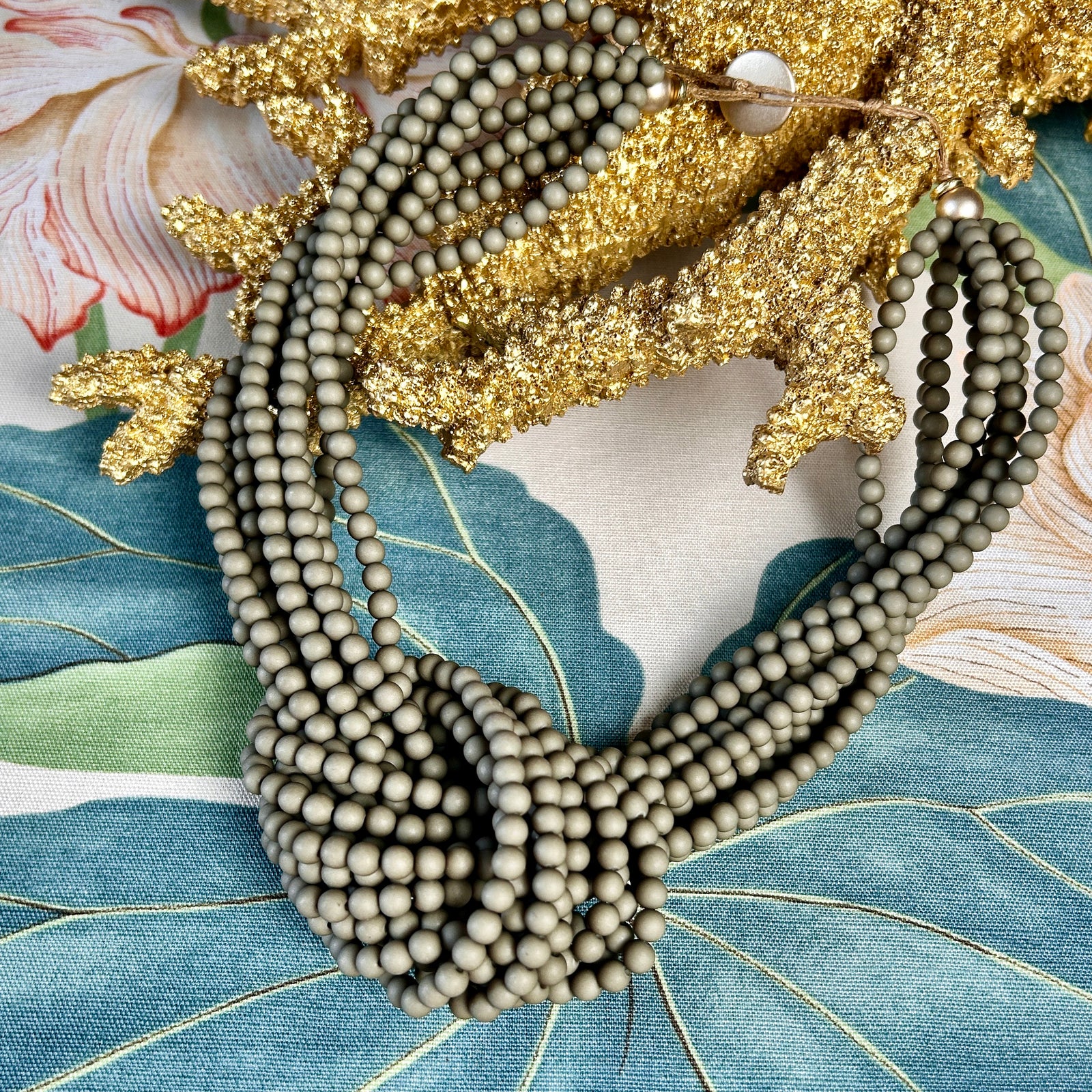 DOREEN resin bead knot choker necklace