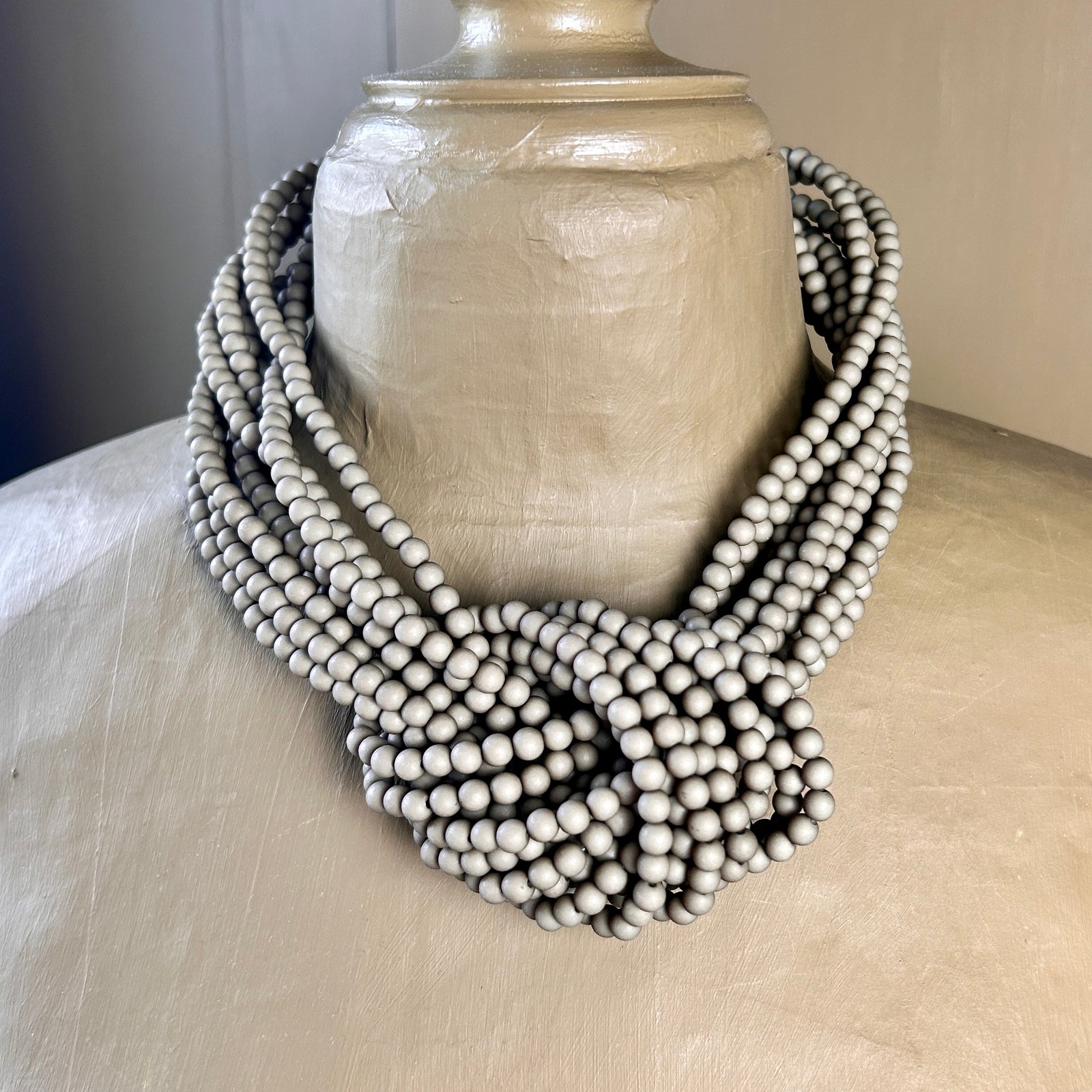 DOREEN resin bead knot choker necklace