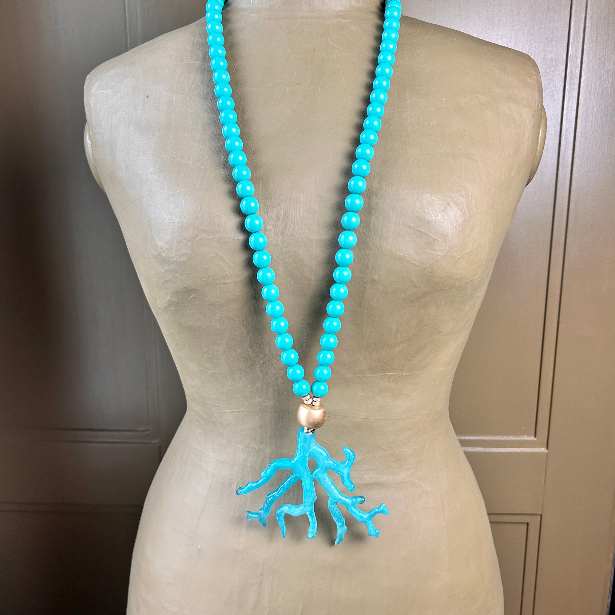 'Eva' long bead necklace with coral pendant