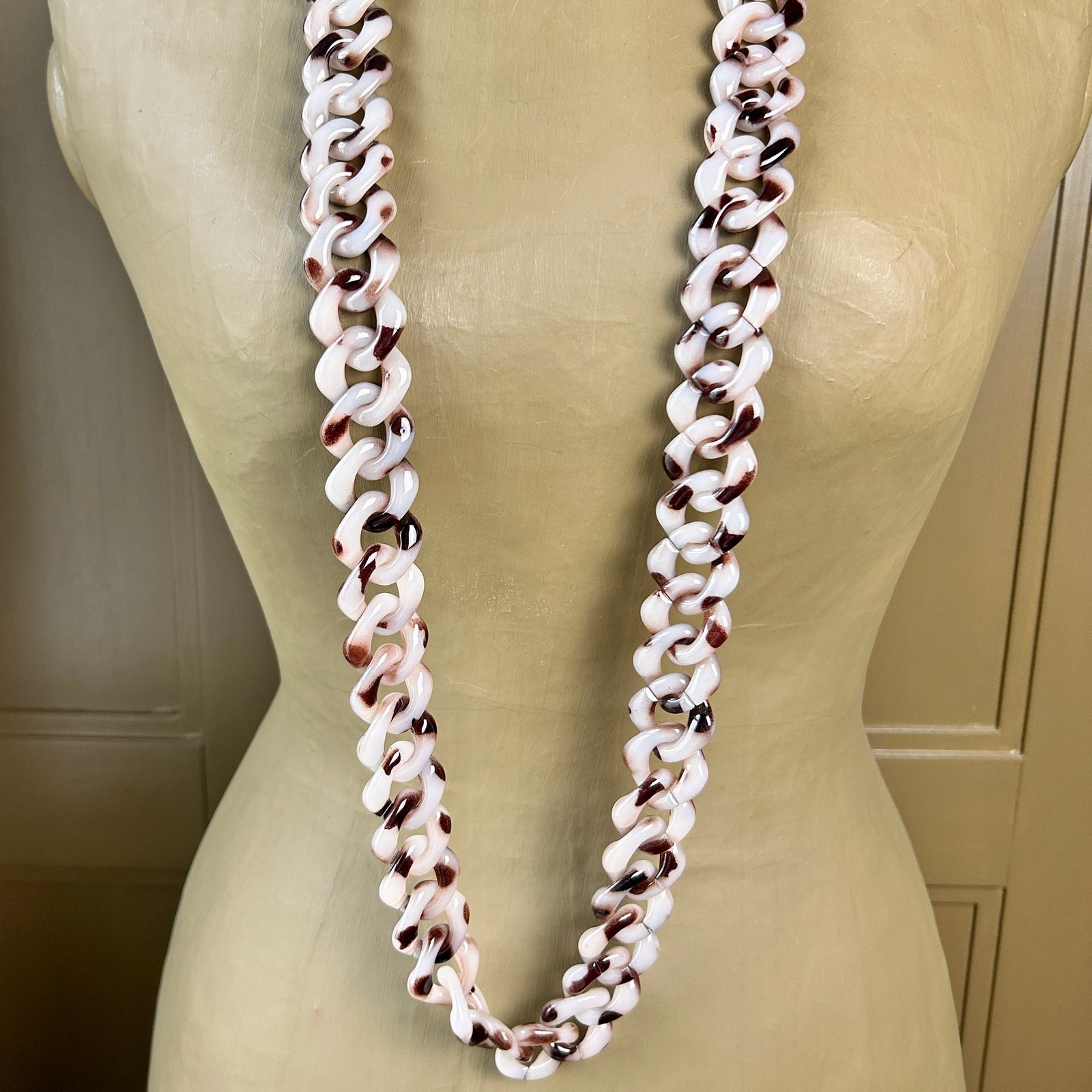 CLARISSA long resin link necklace