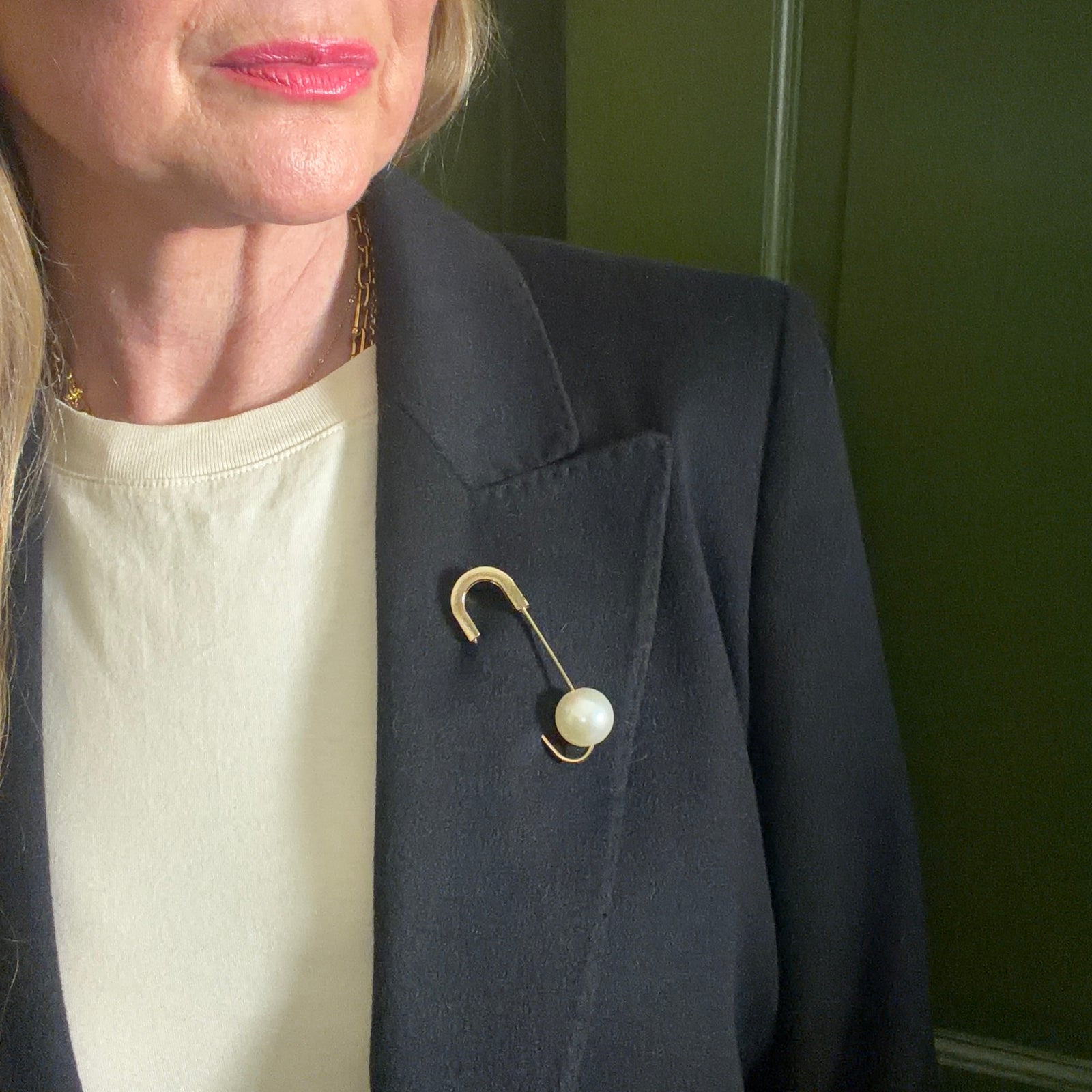 ARIELLA kilt pin brooch with imitation pearl