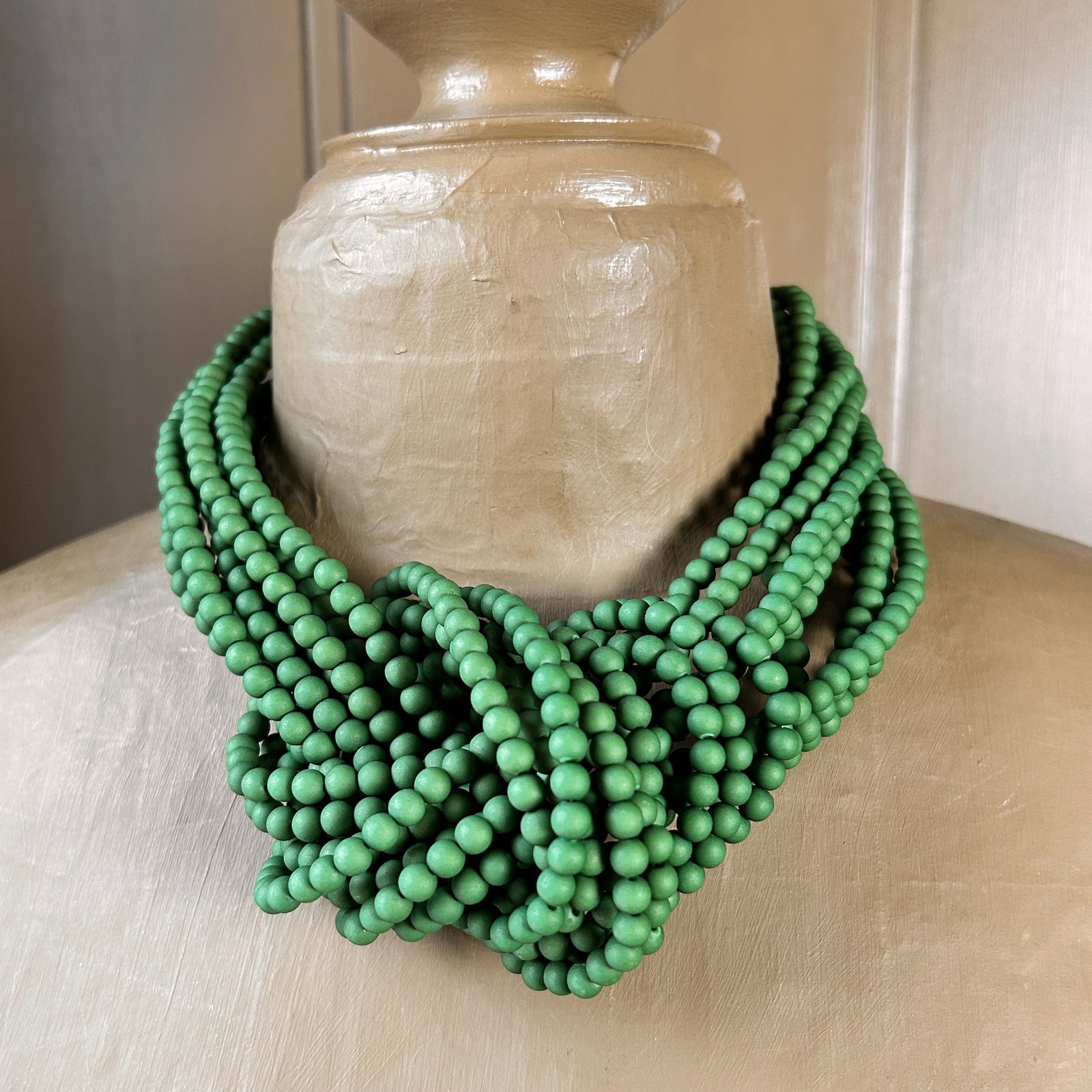 DOREEN resin bead knot choker necklace