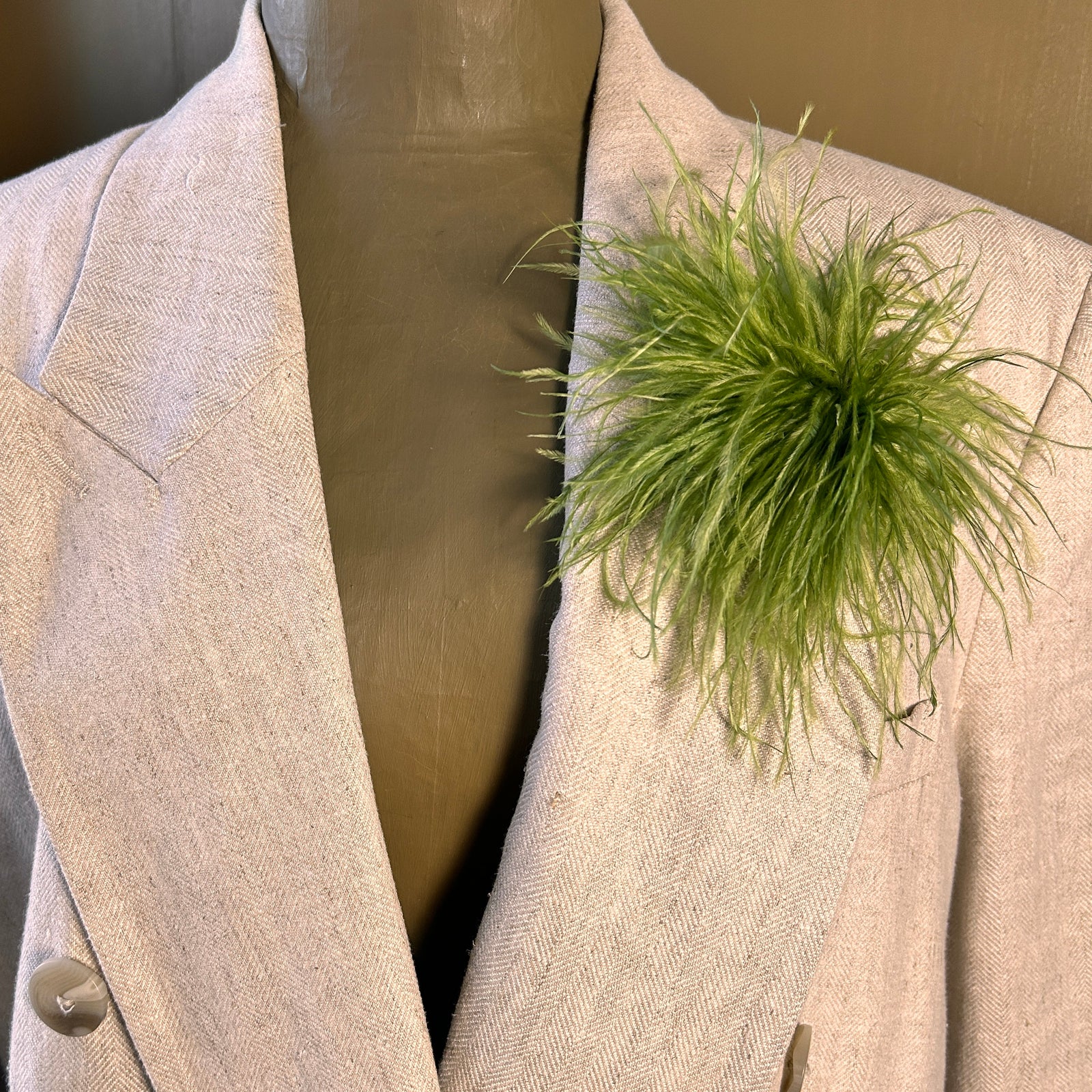 HARPER medium ostrich feather brooch and hair fascinator